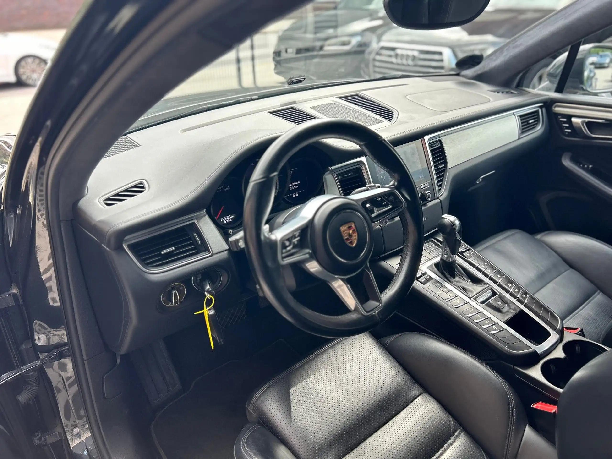 Porsche - Macan