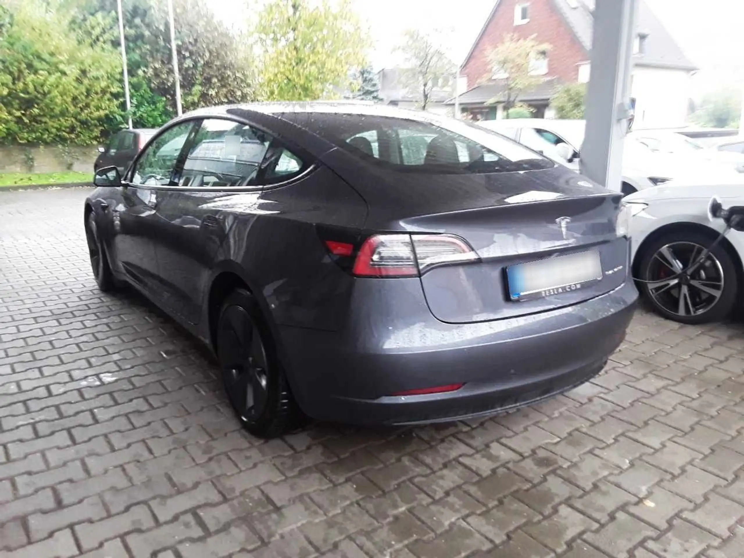 Tesla - Model 3