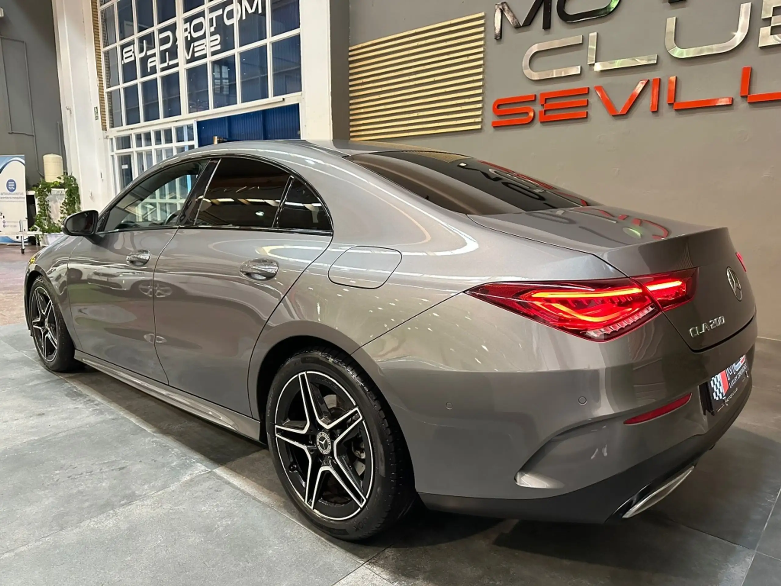 Mercedes-Benz - CLA 200