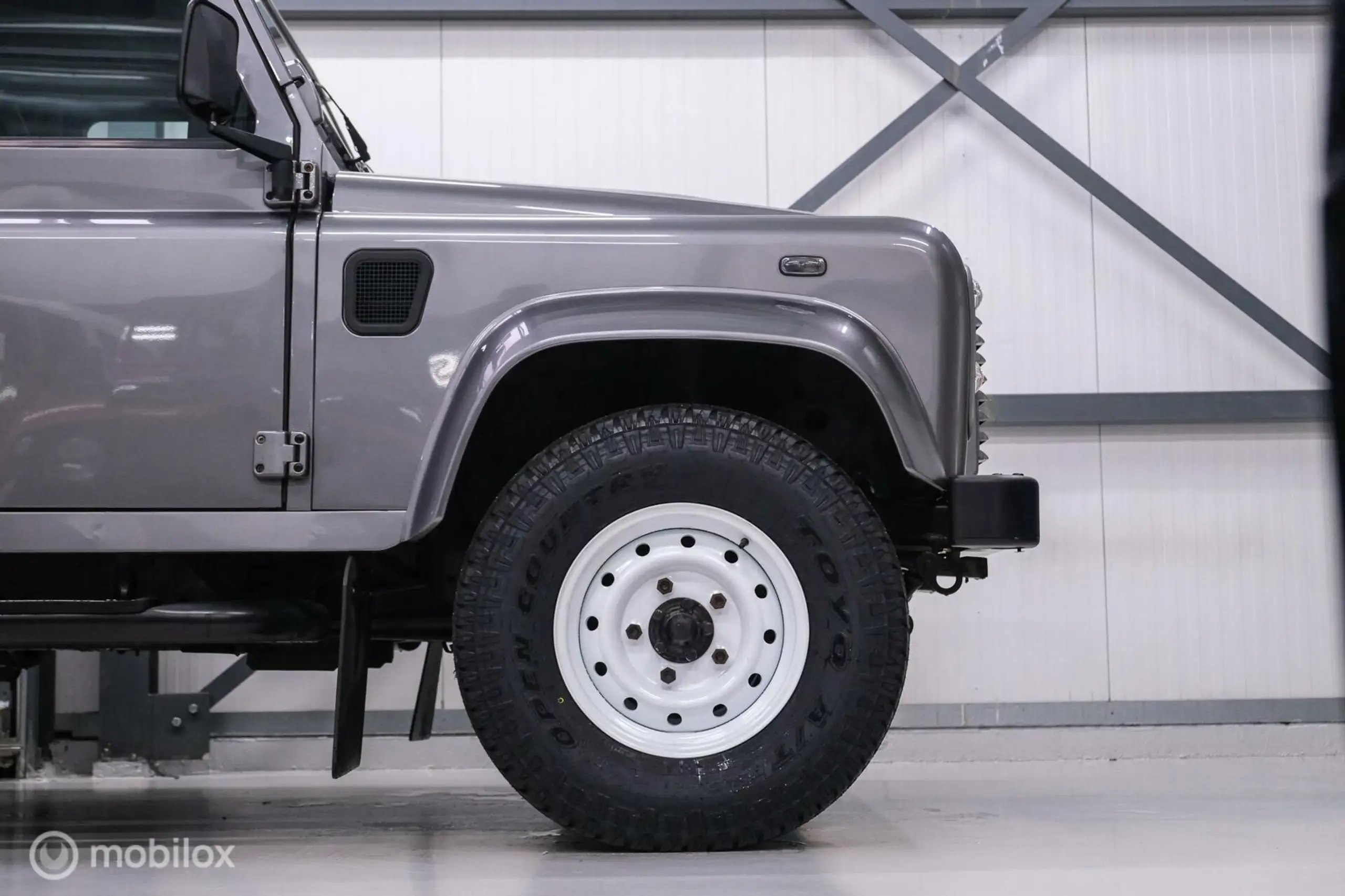 Land Rover - Defender