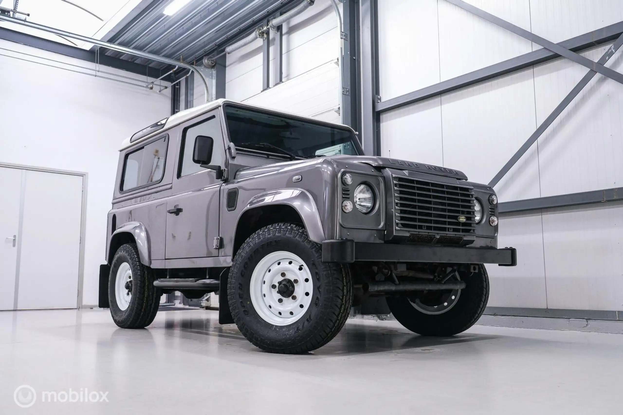 Land Rover Defender 2010