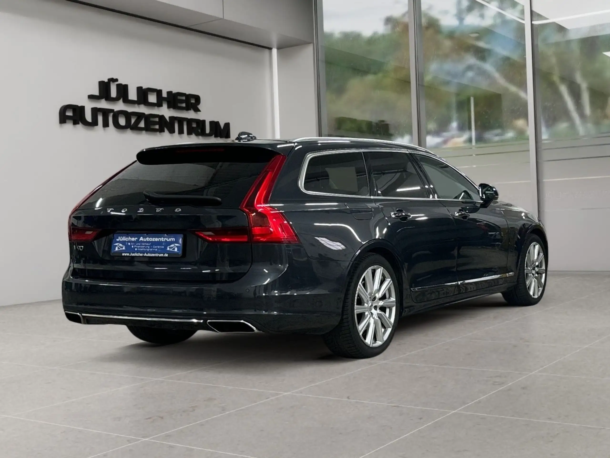 Volvo - V90