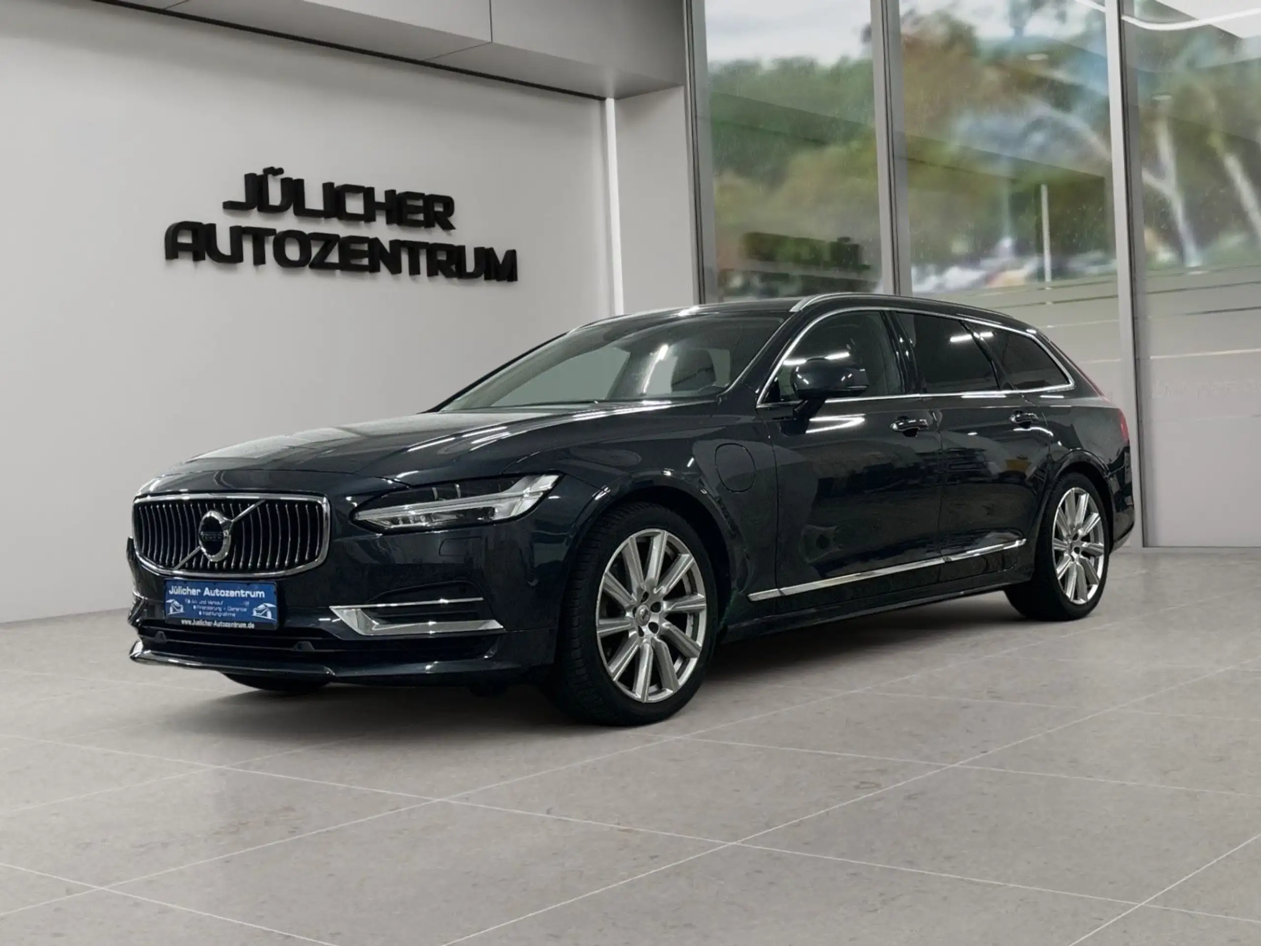 Volvo - V90