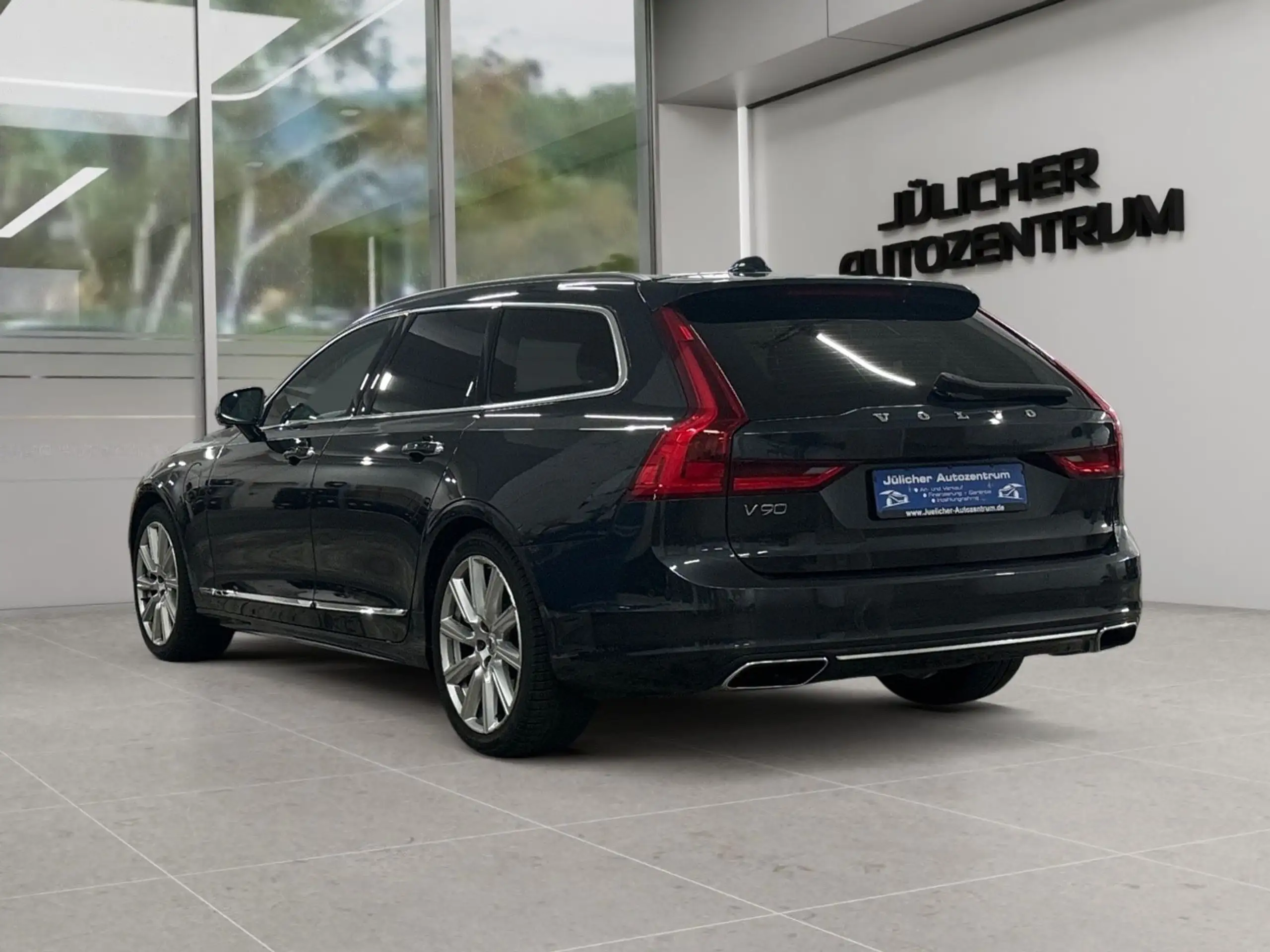 Volvo - V90