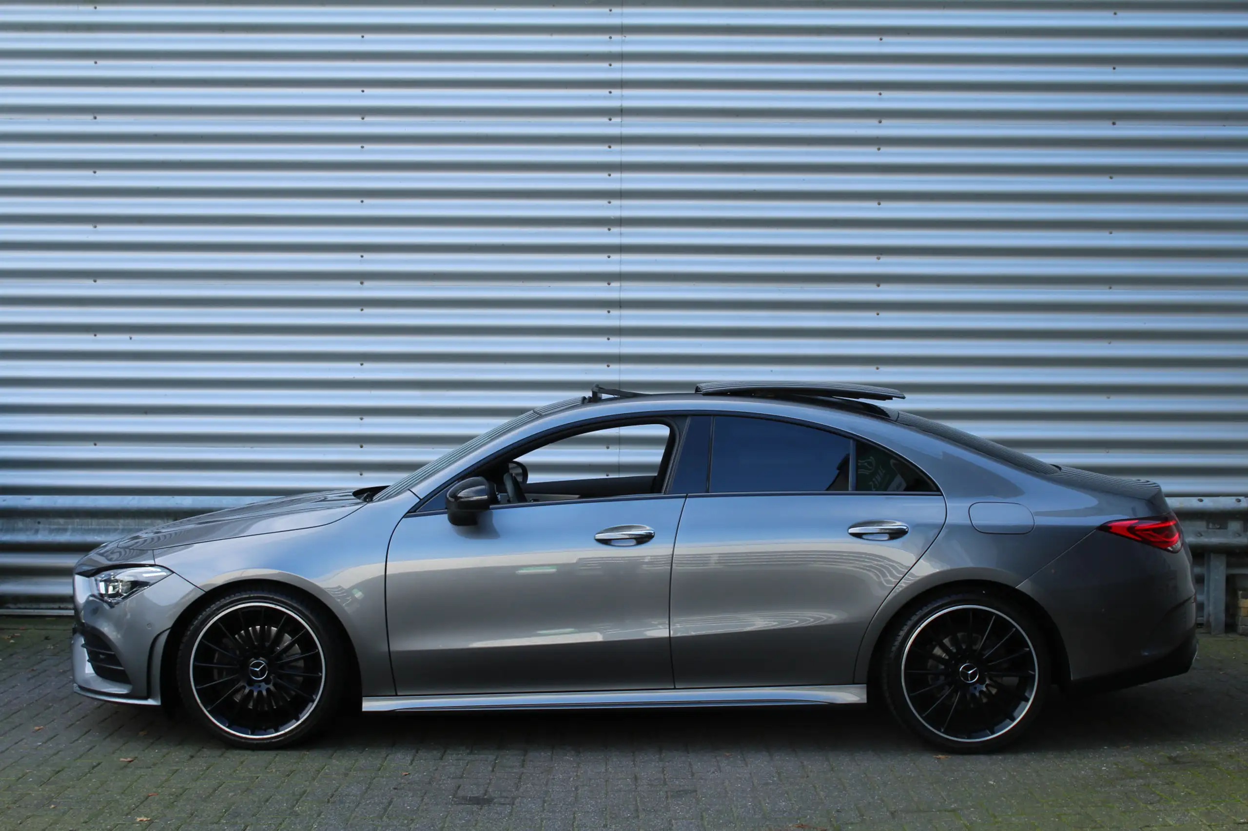 Mercedes-Benz - CLA 200