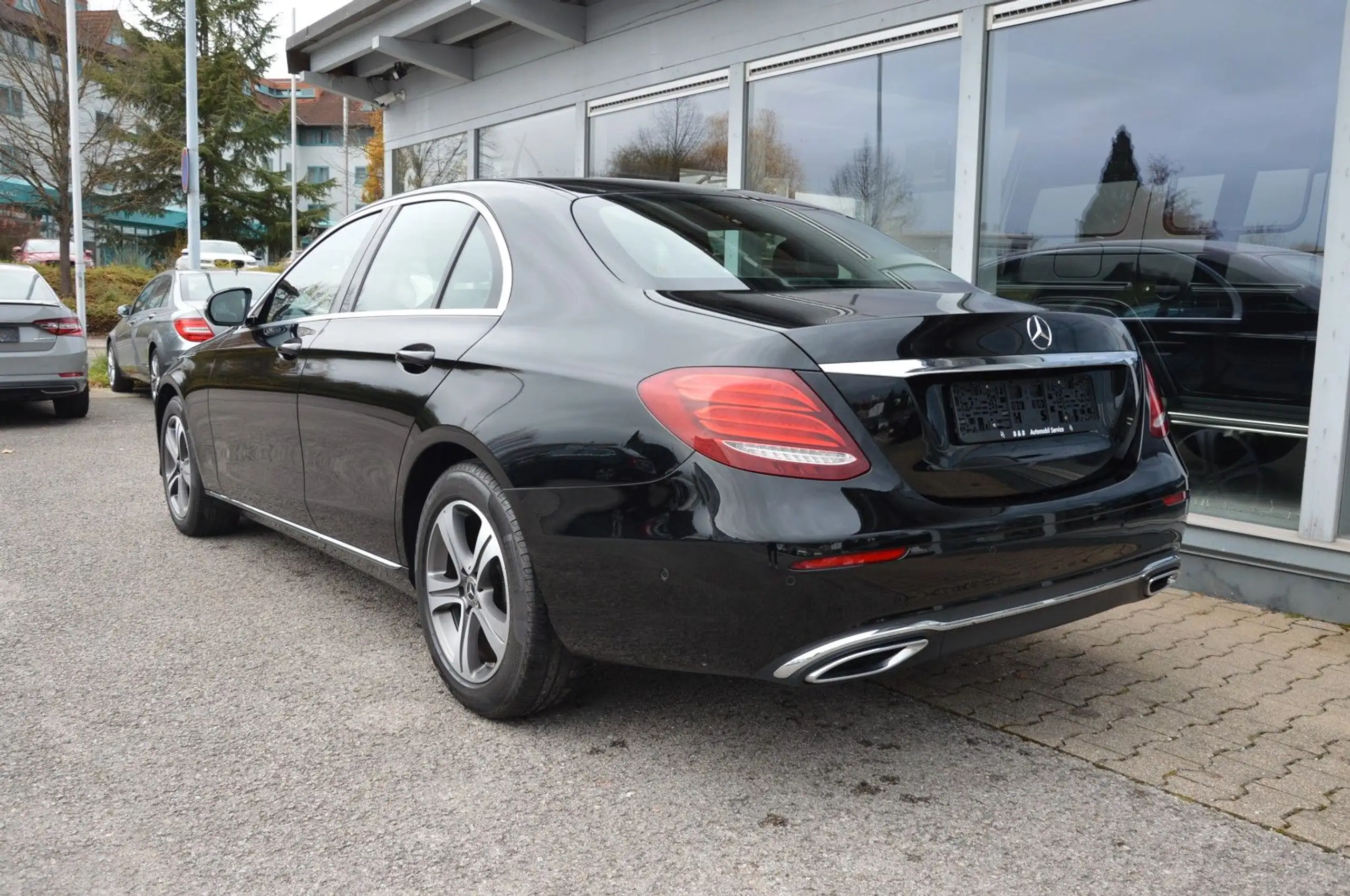 Mercedes-Benz - E 220