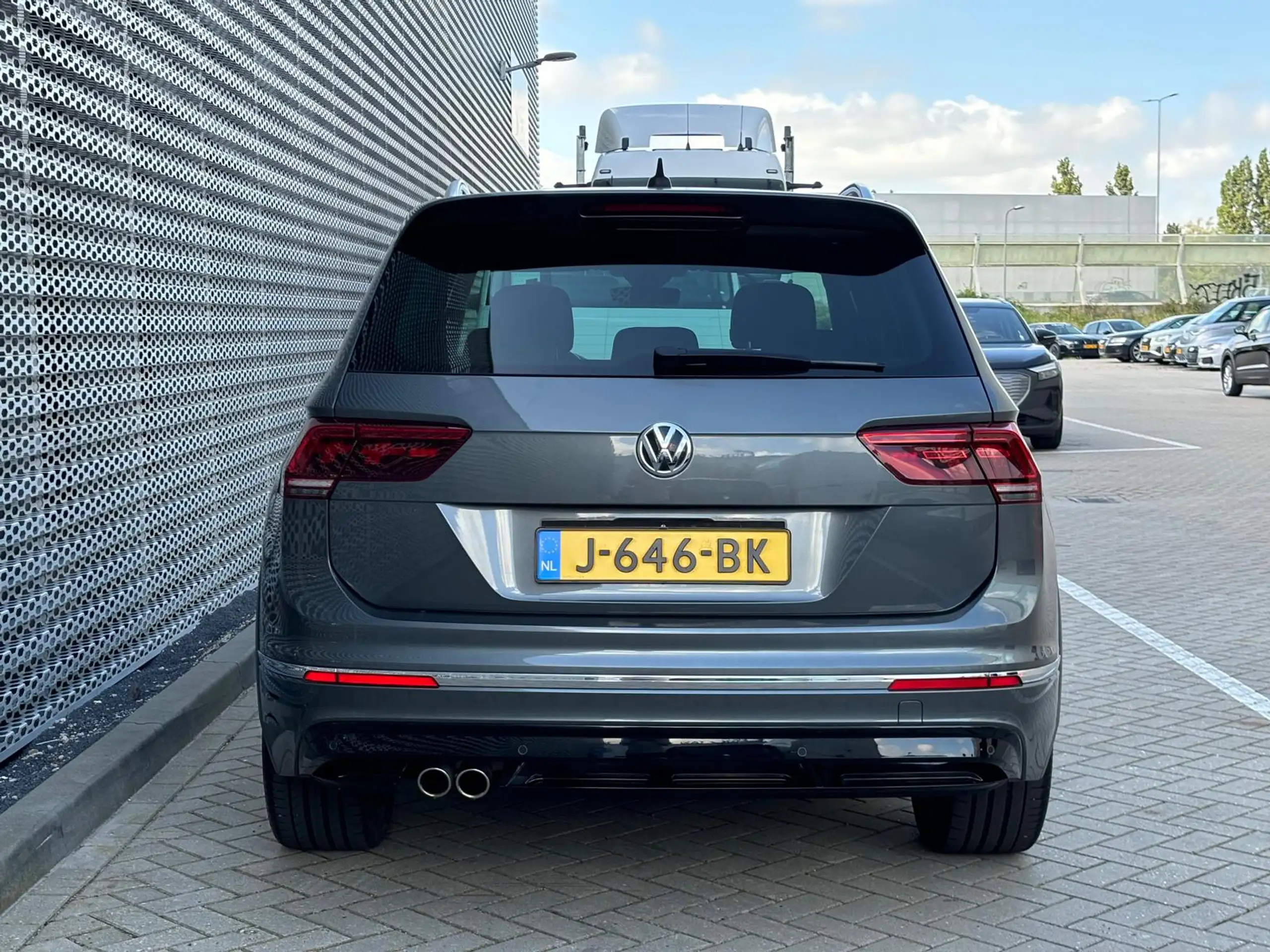 Volkswagen - Tiguan