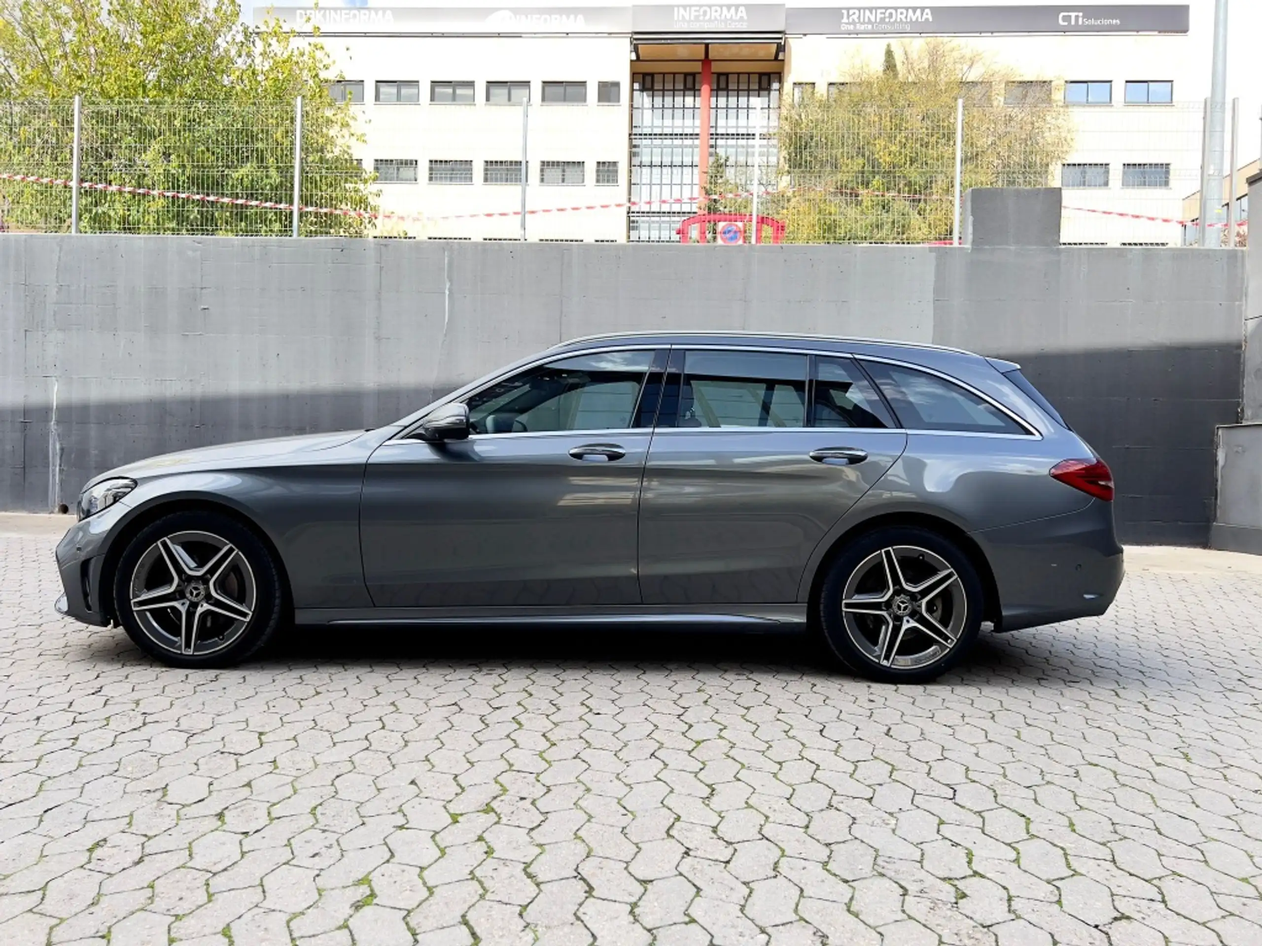 Mercedes-Benz - C 220