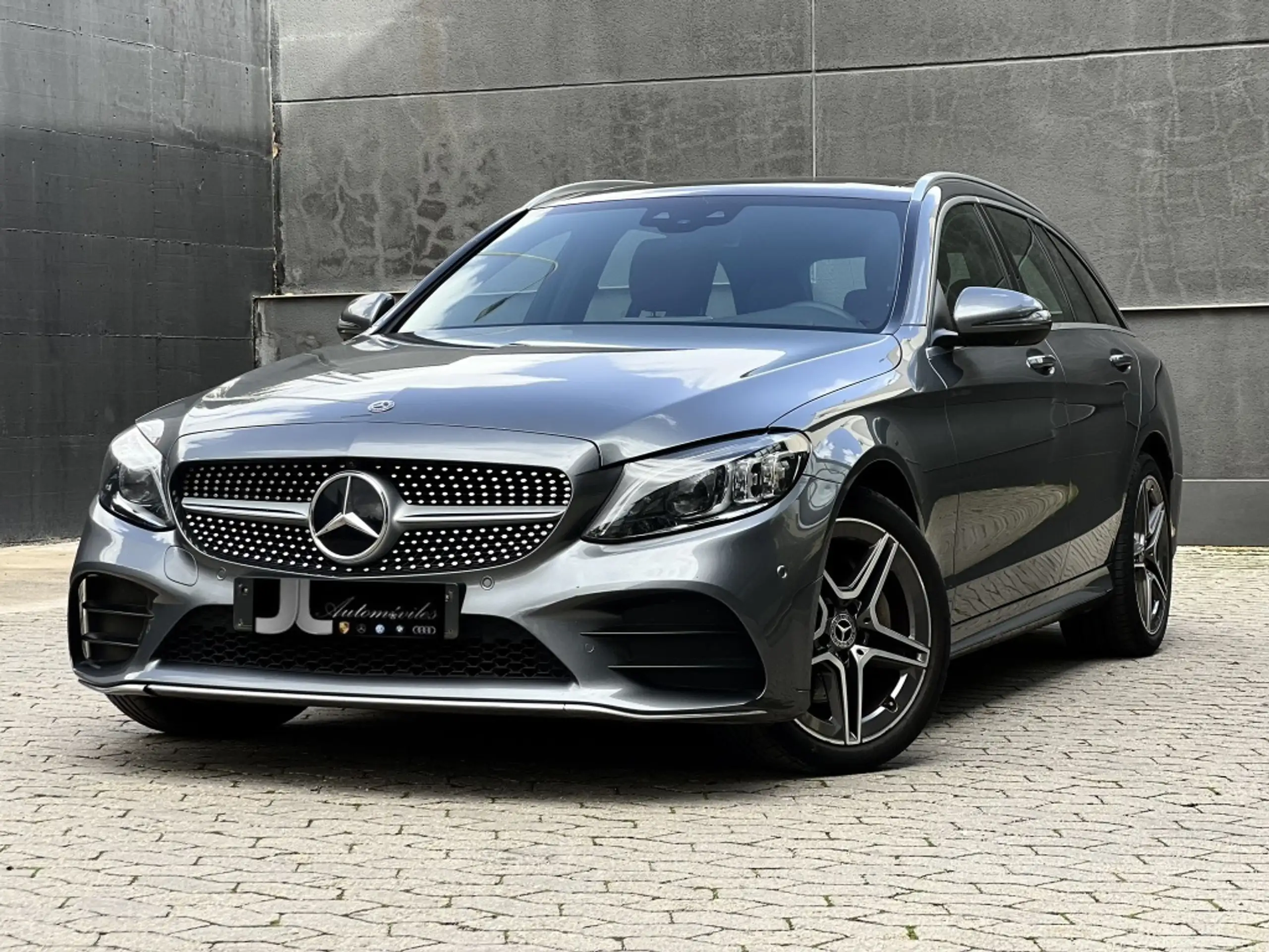 Mercedes-Benz - C 220