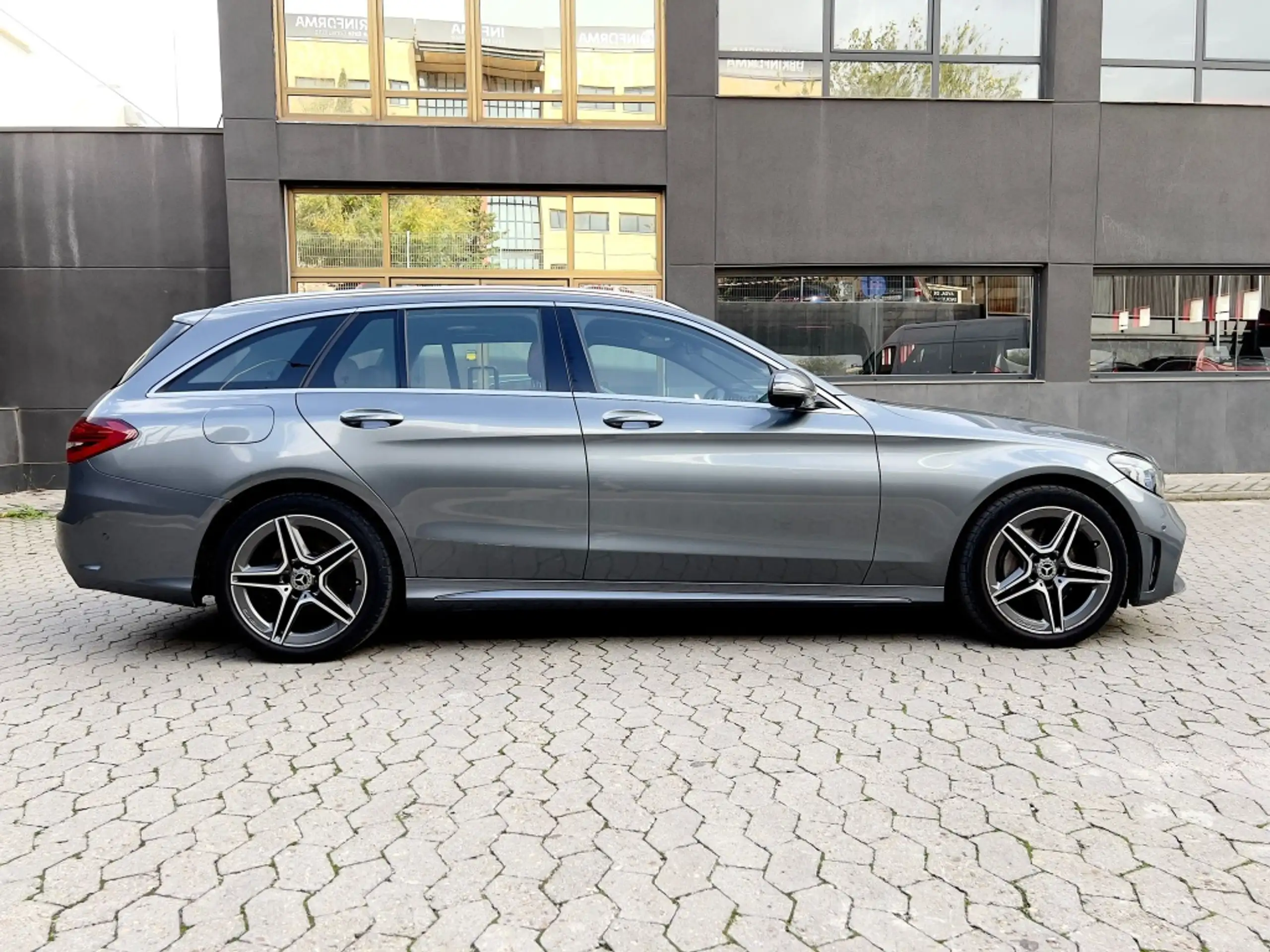 Mercedes-Benz - C 220