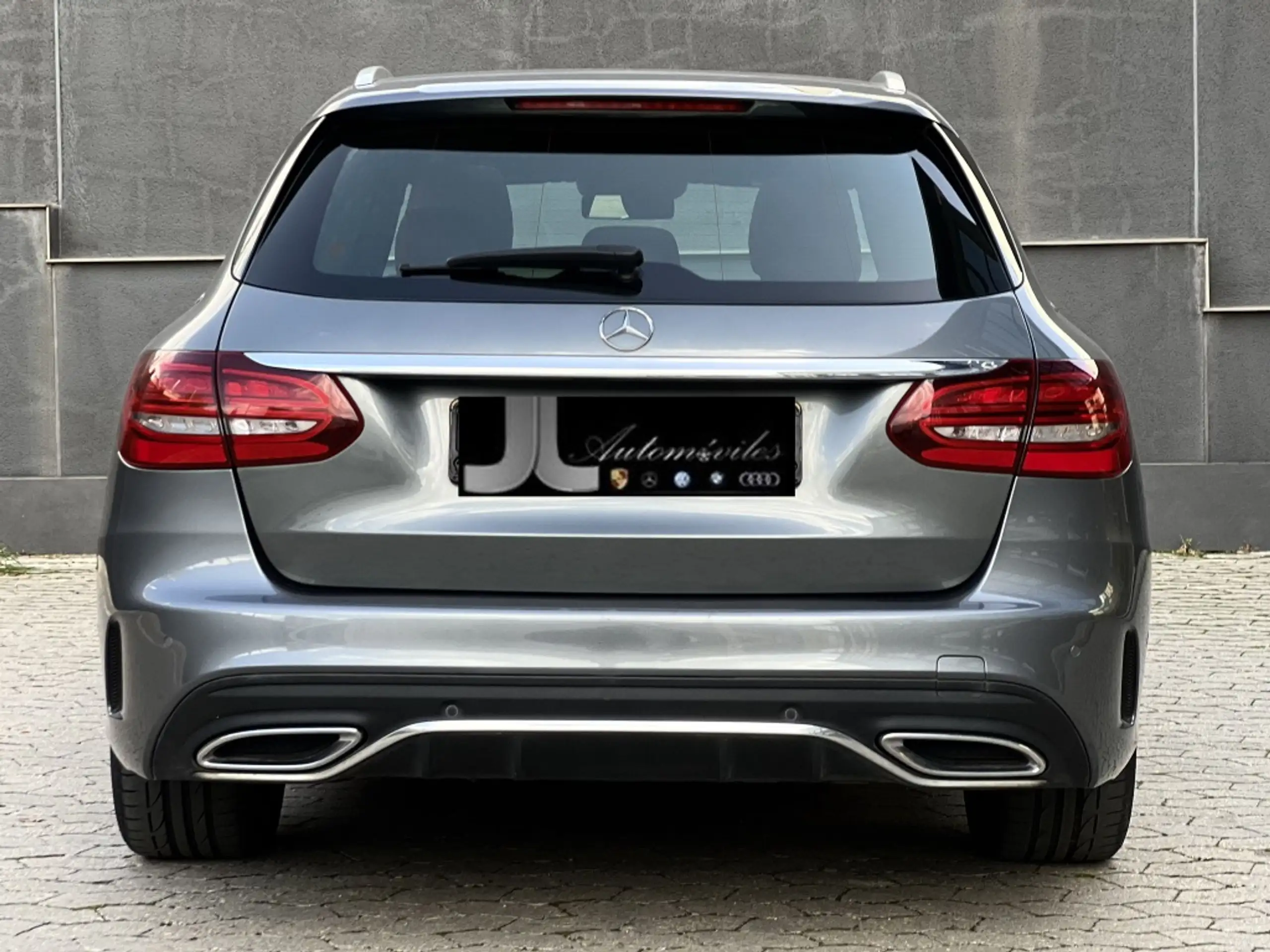 Mercedes-Benz - C 220