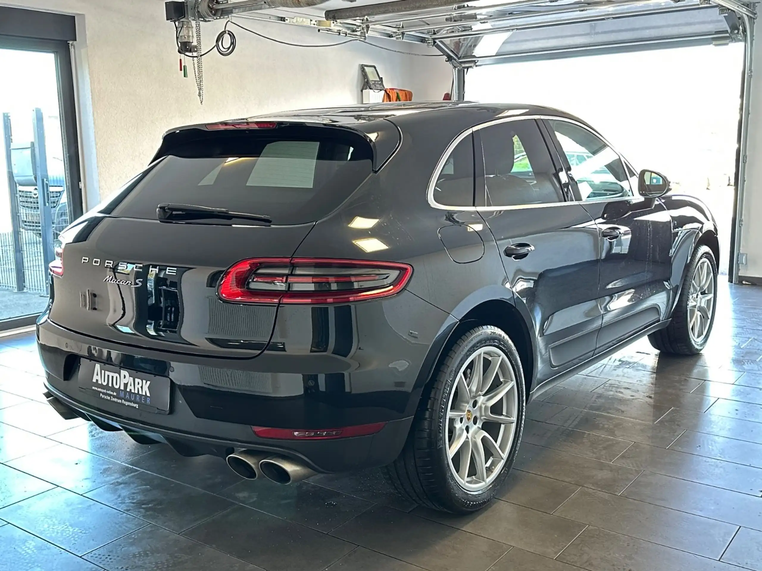 Porsche - Macan