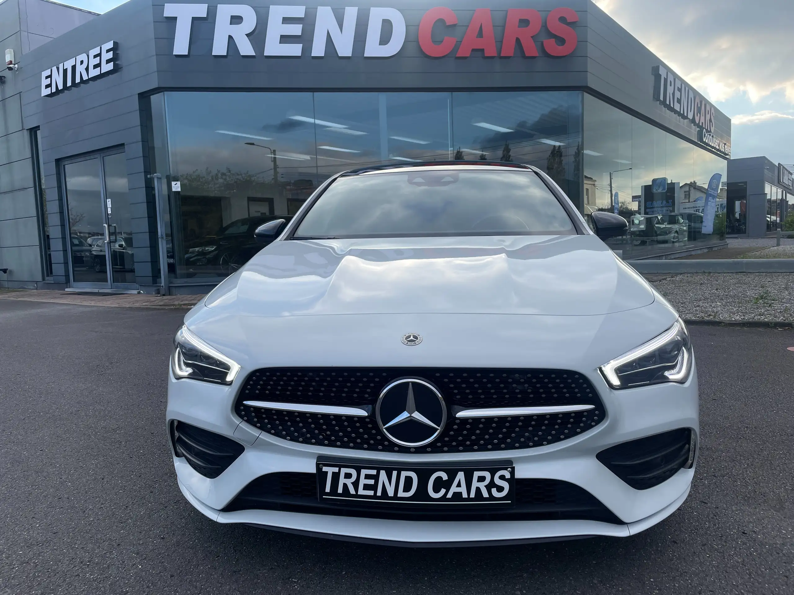 Mercedes-Benz - CLA 200