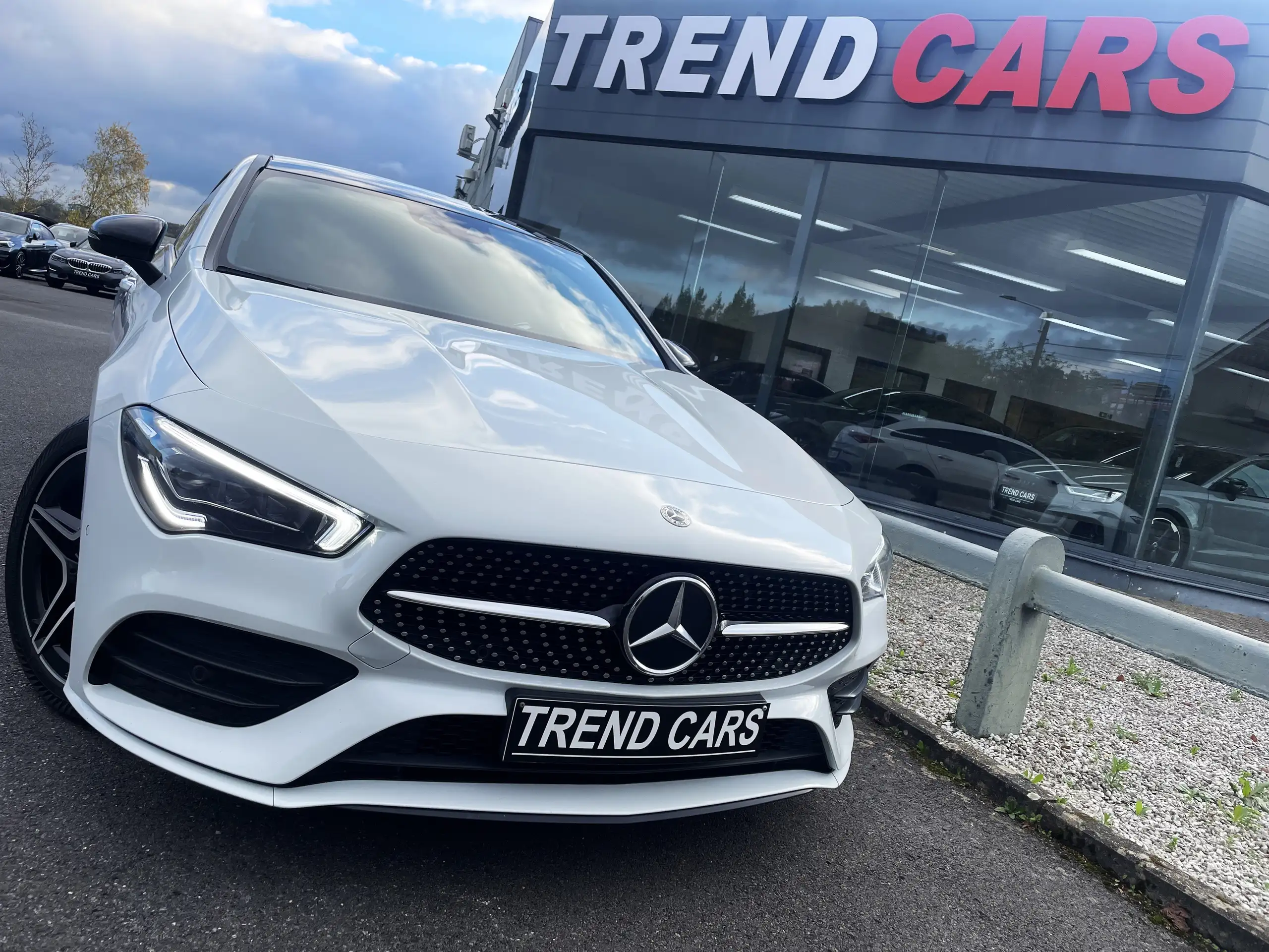 Mercedes-Benz - CLA 200