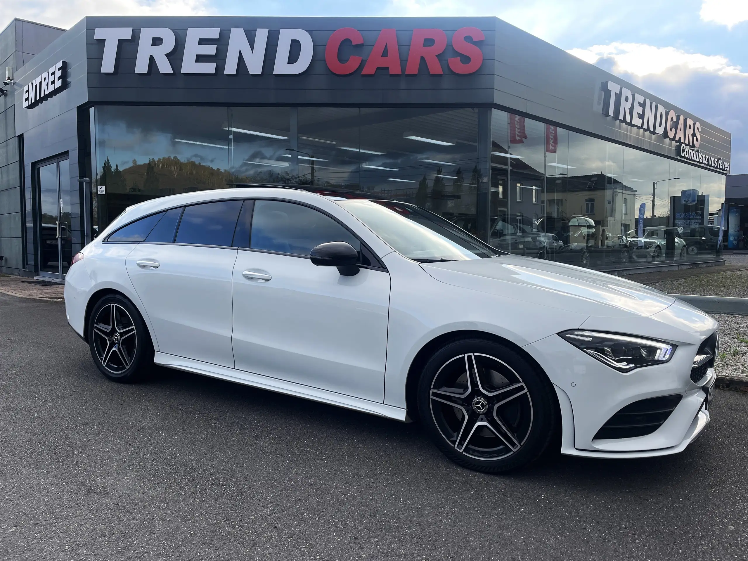 Mercedes-Benz - CLA 200