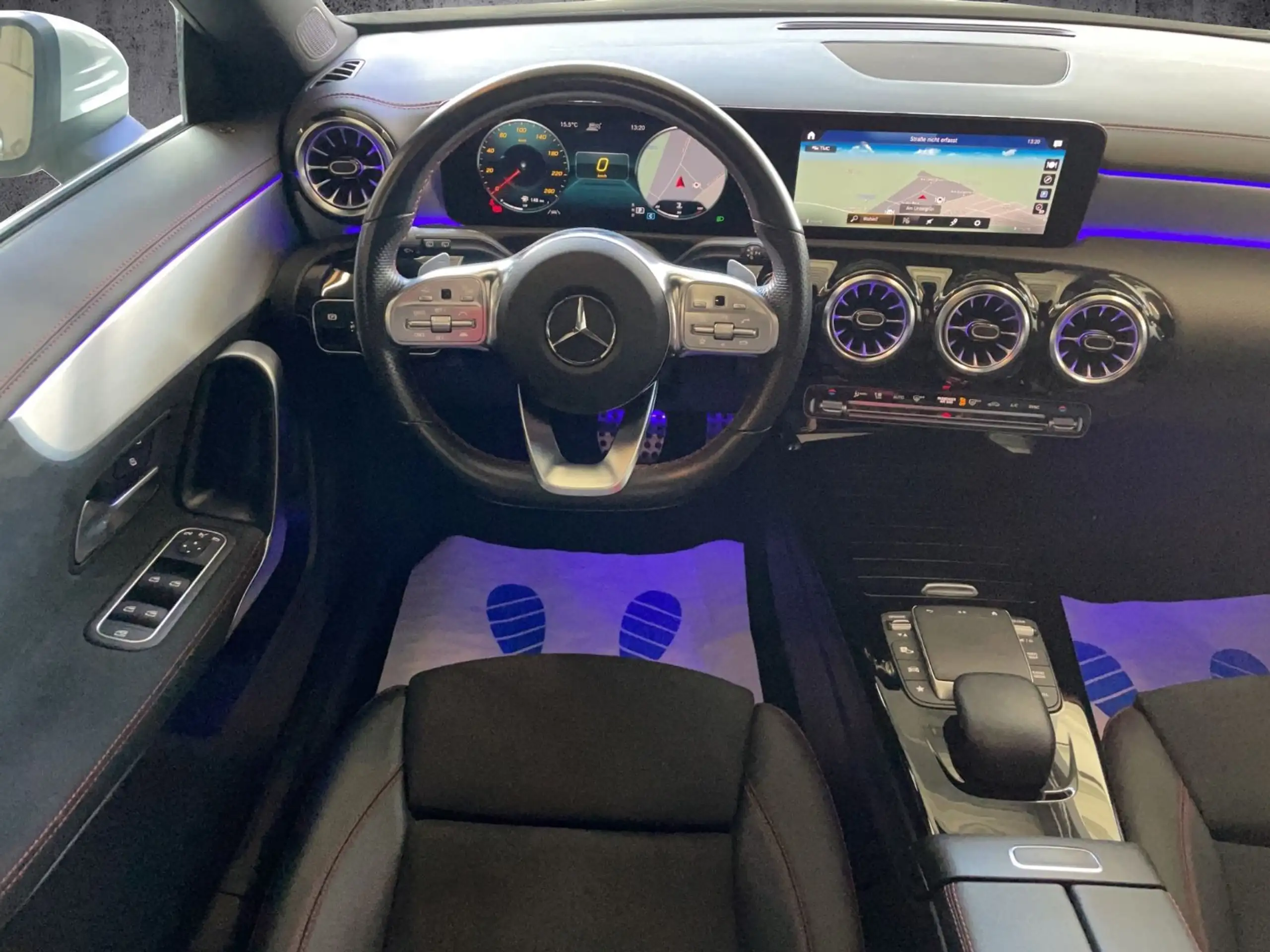 Mercedes-Benz - CLA 200