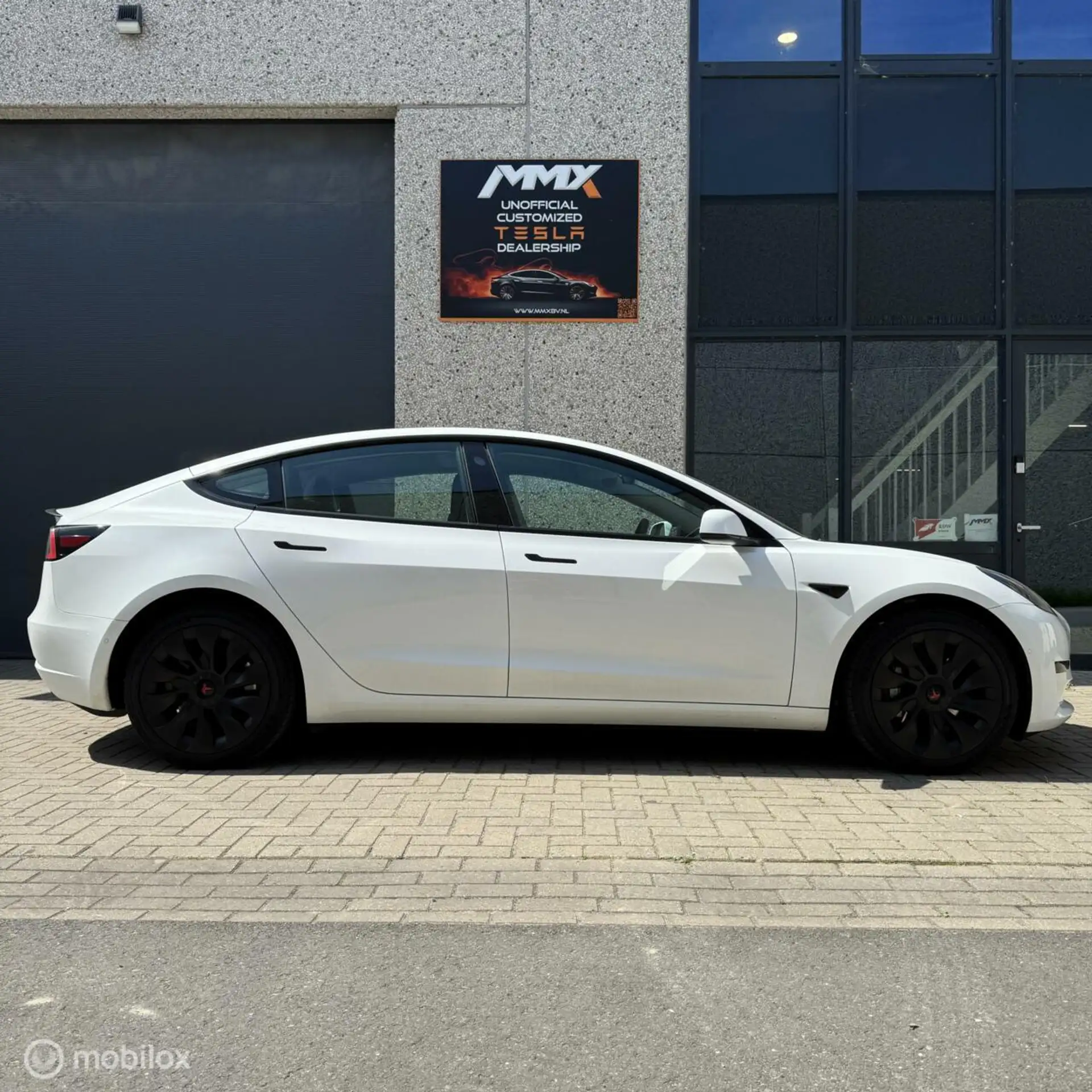 Tesla - Model 3