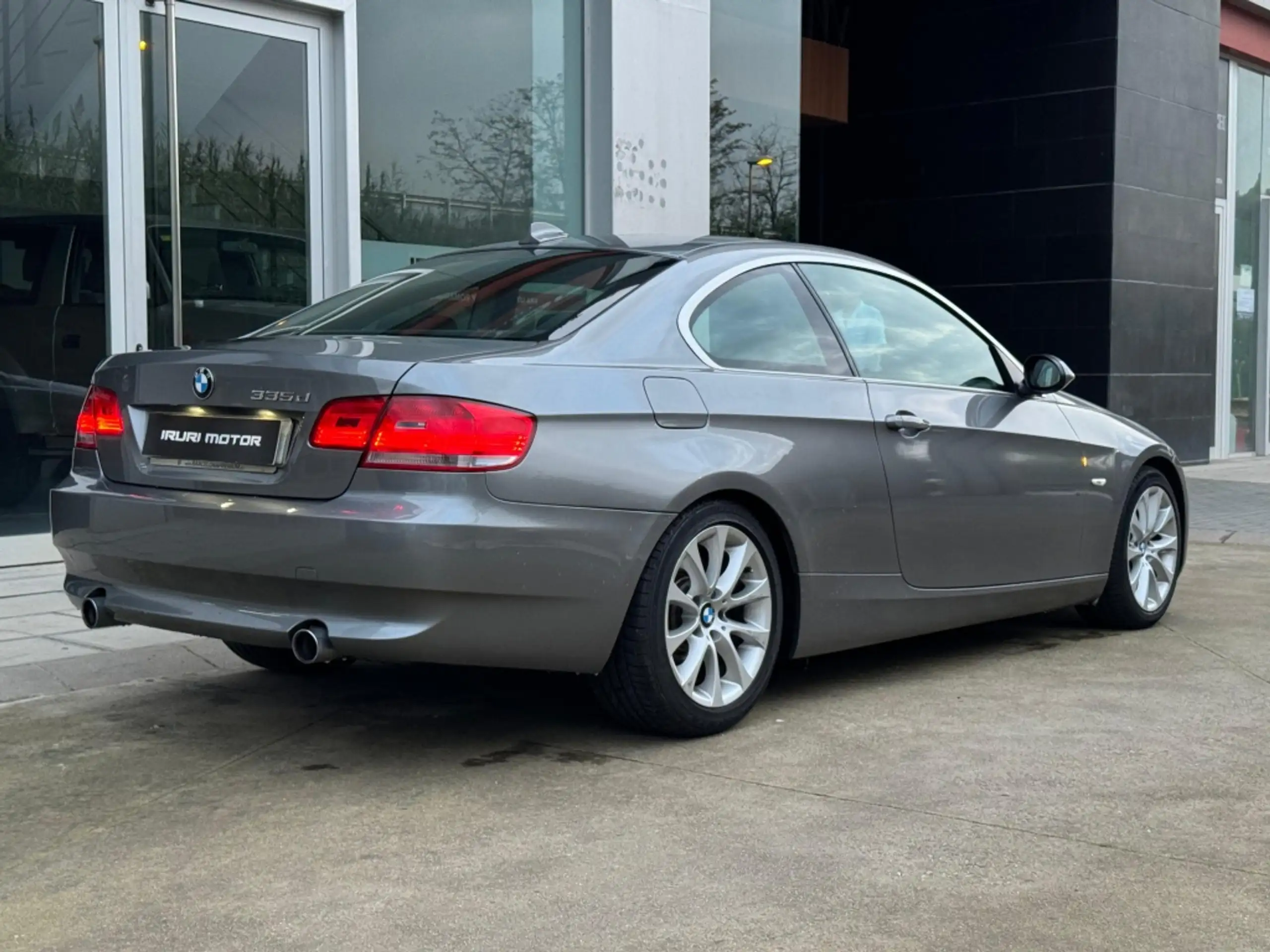 BMW - 335