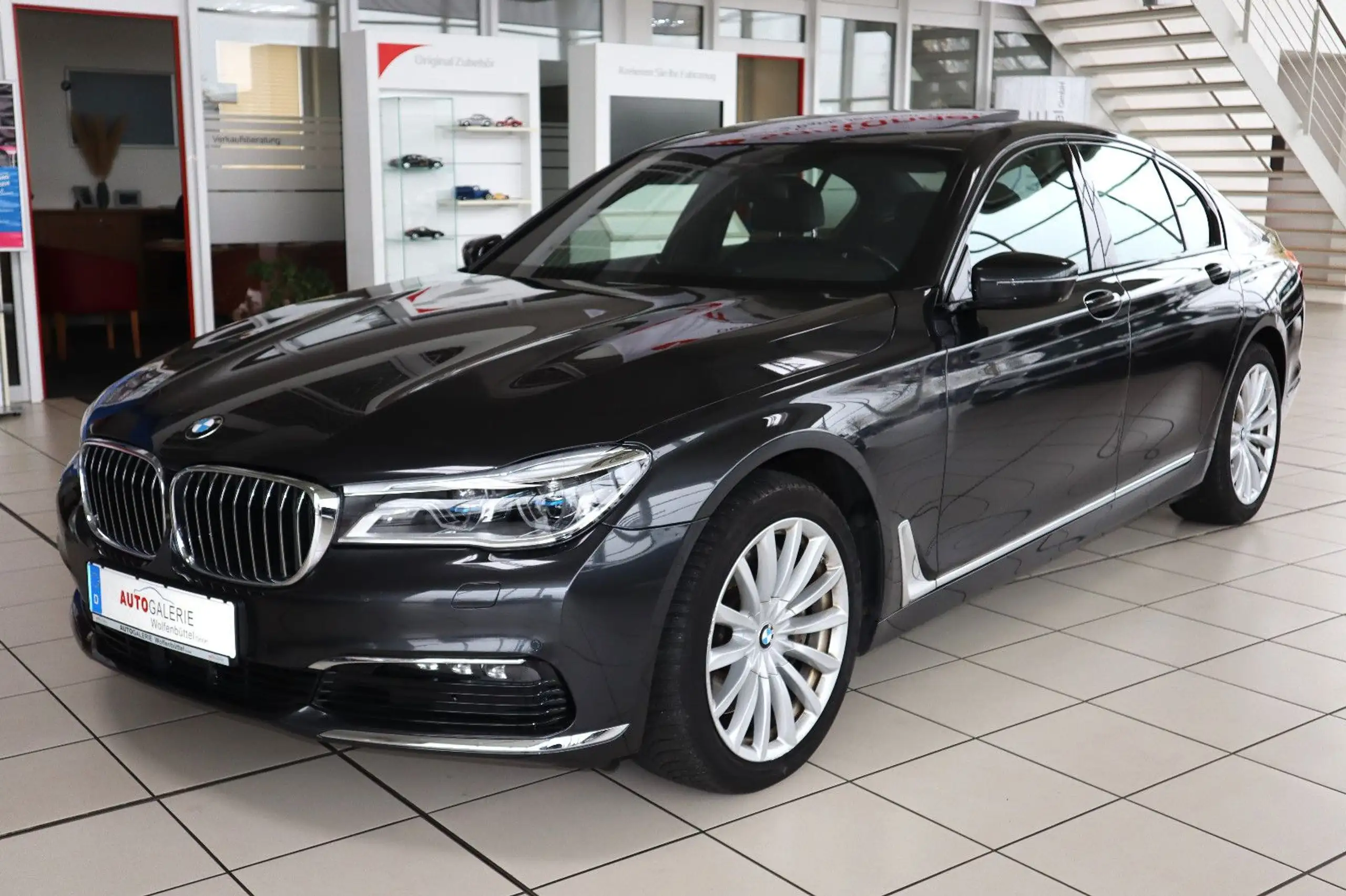 BMW 750 2019