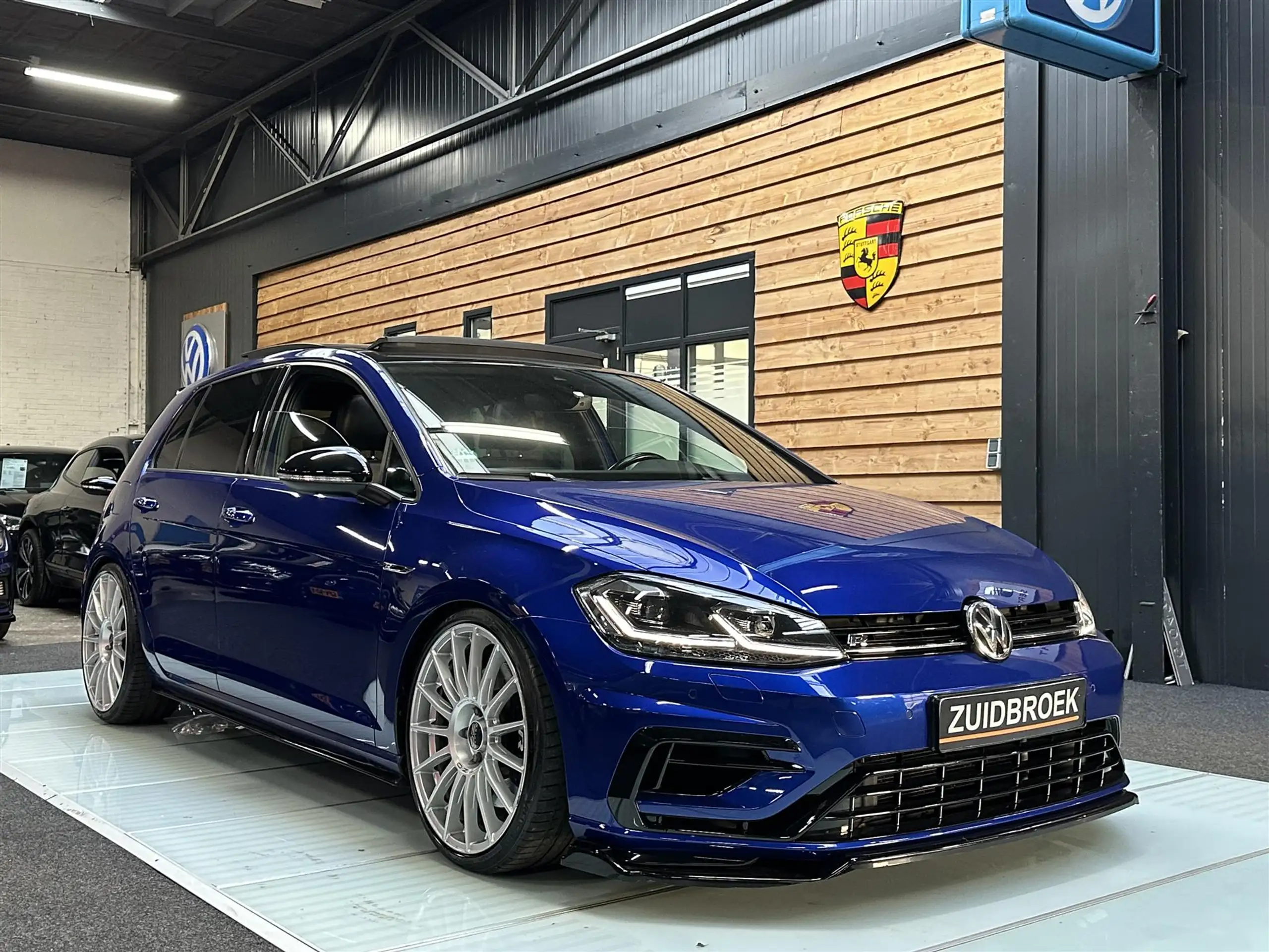 Volkswagen - Golf