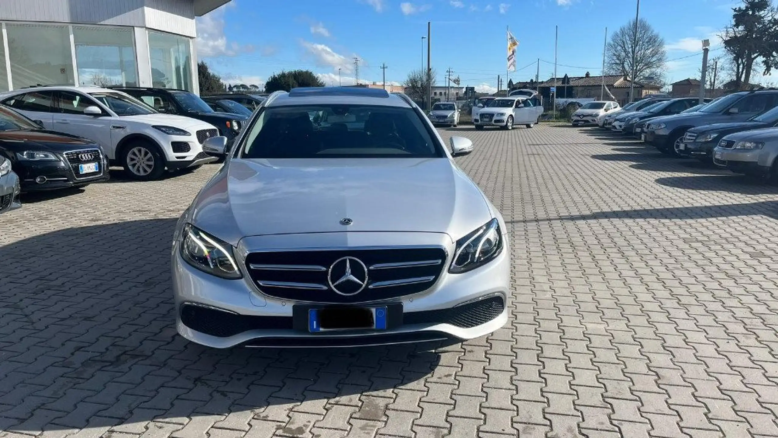 Mercedes-Benz - E 220