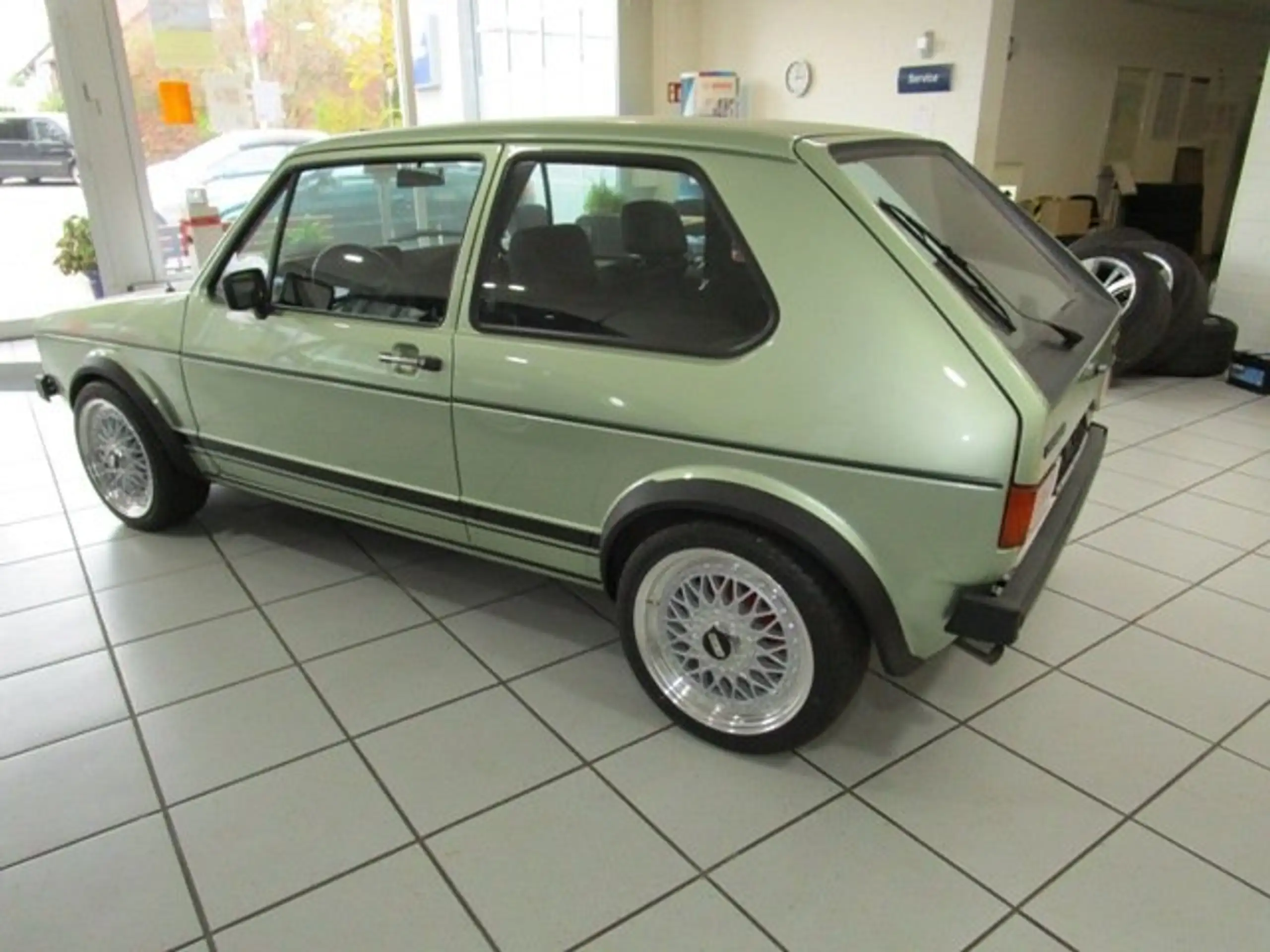 Volkswagen - Golf GTI