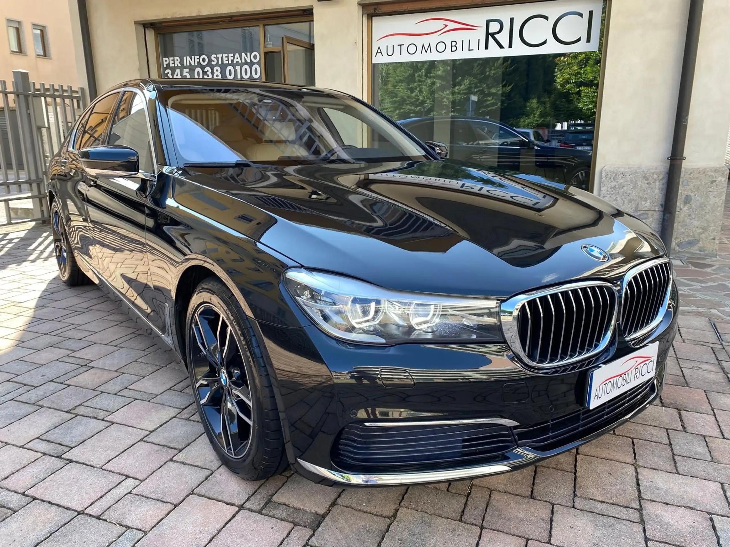 BMW - 730