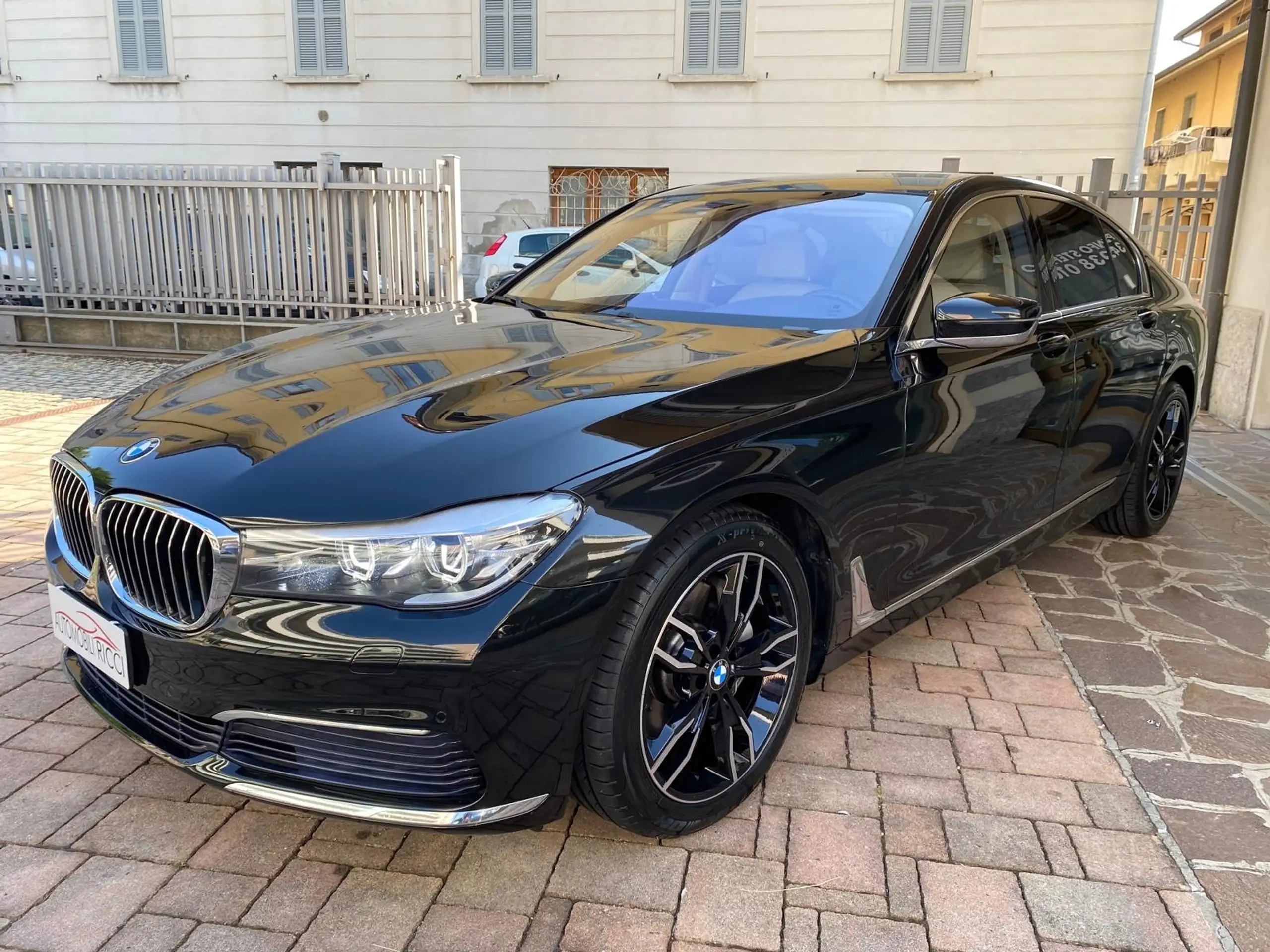 BMW - 730