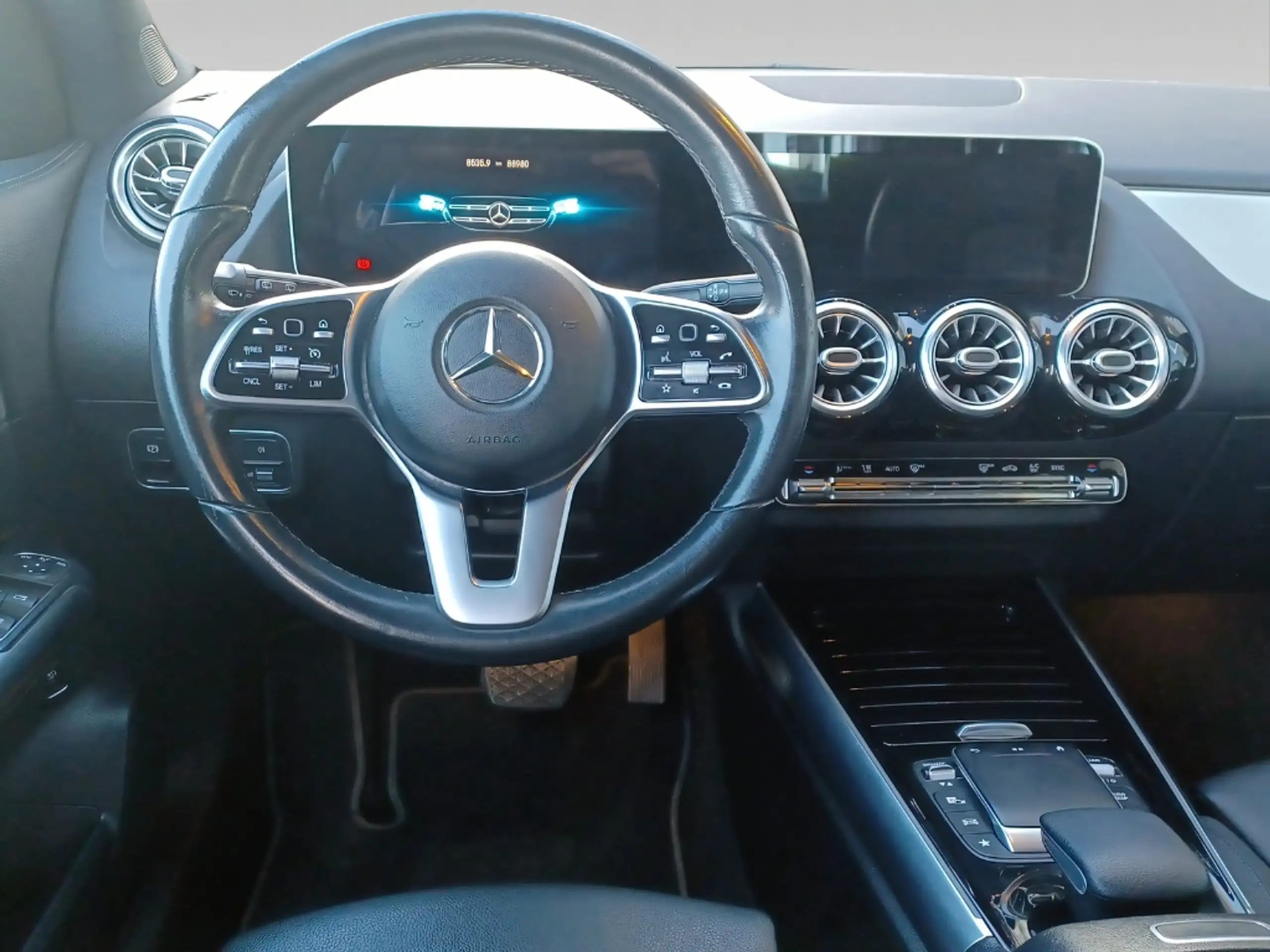 Mercedes-Benz - GLA 200