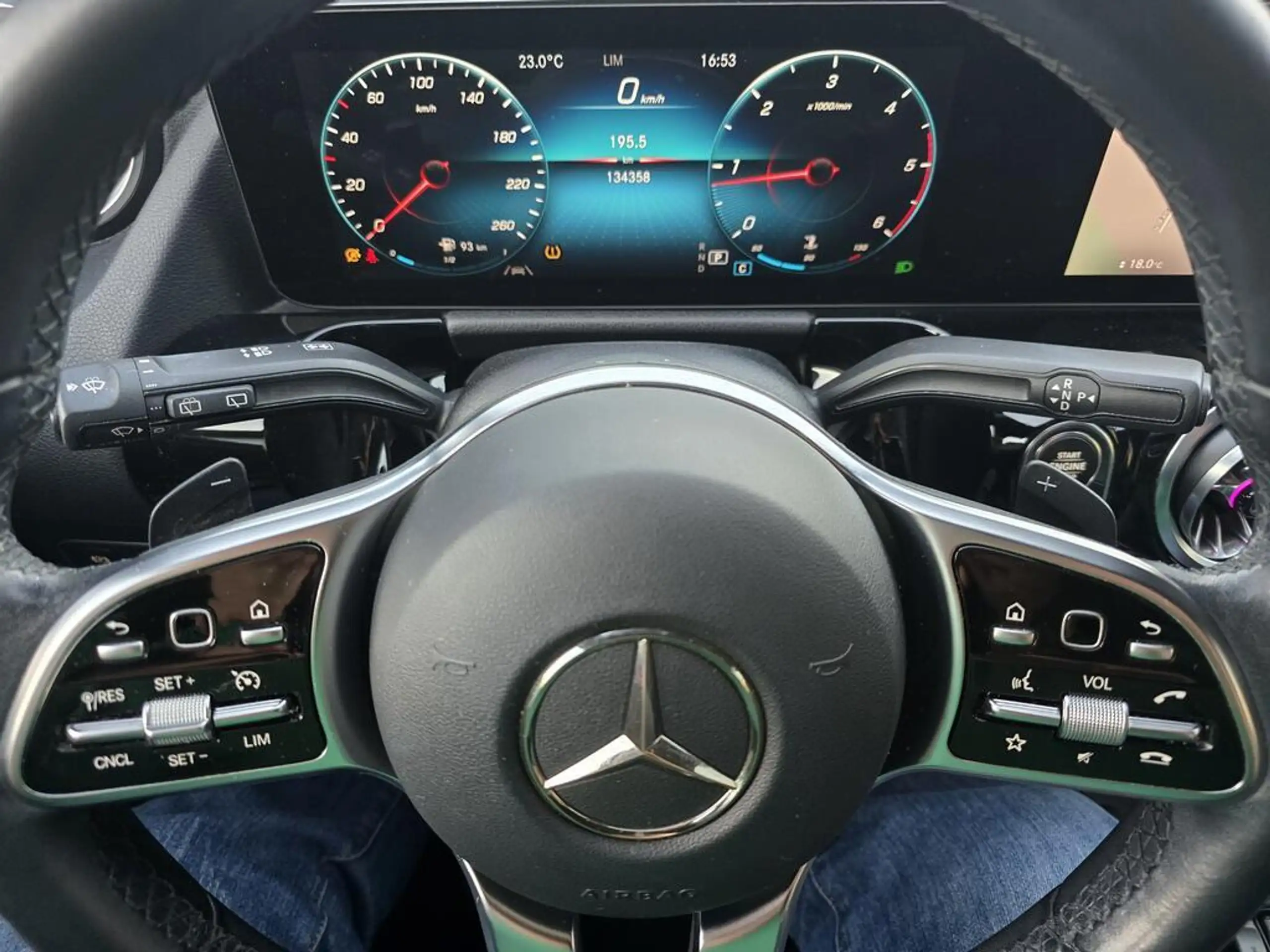 Mercedes-Benz - GLA 200