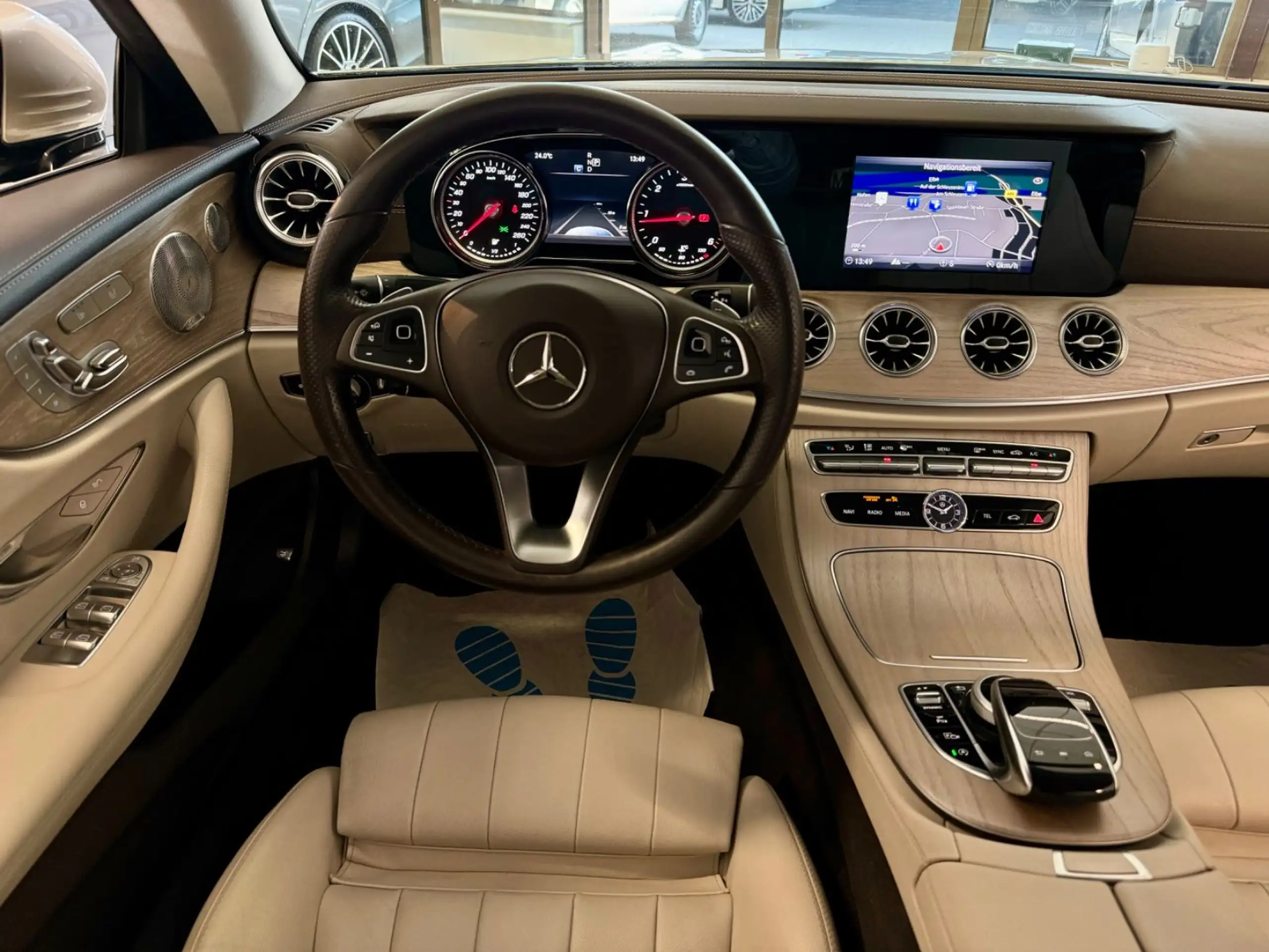 Mercedes-Benz - E 220