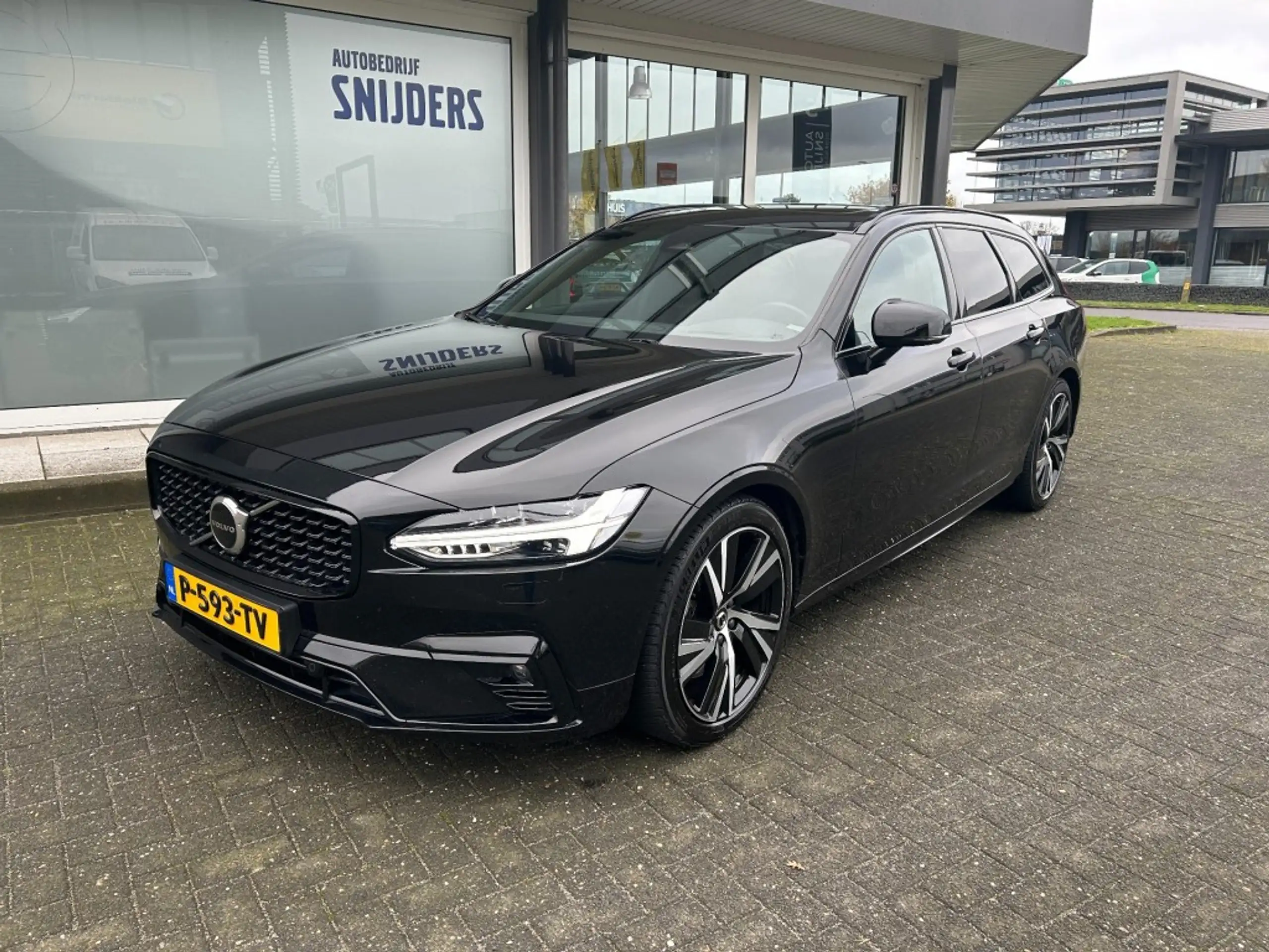 Volvo - V90