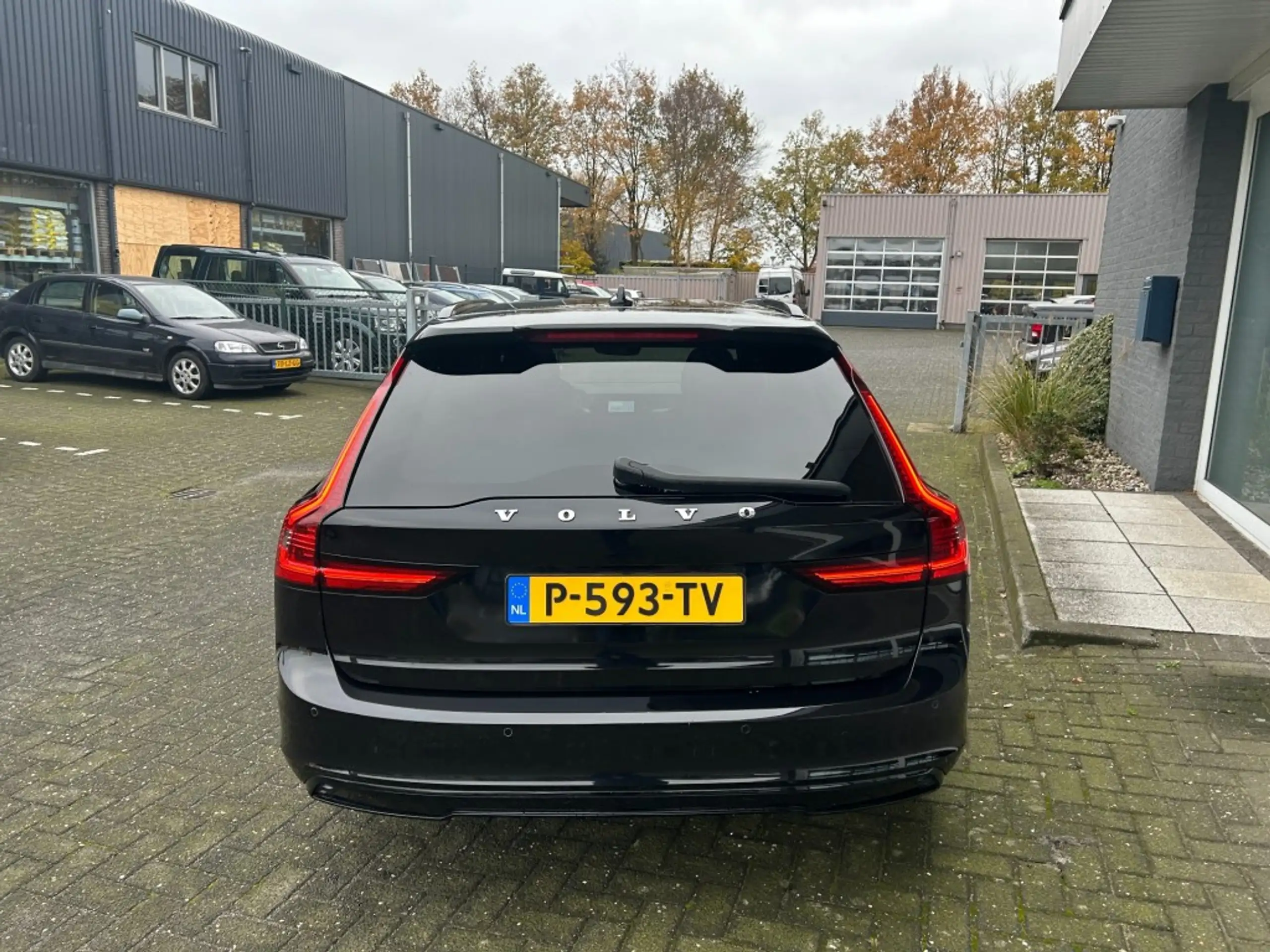 Volvo - V90