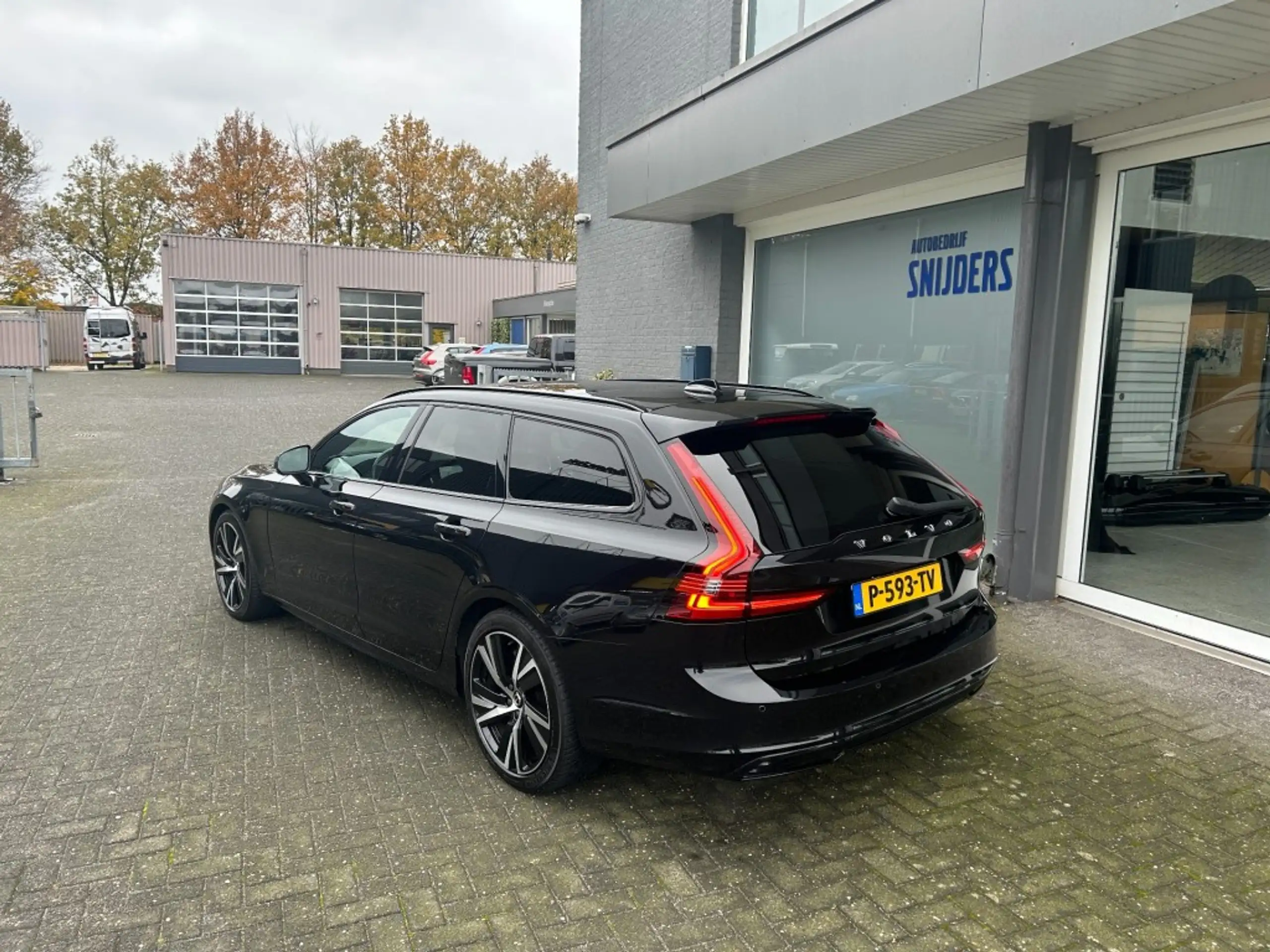 Volvo - V90