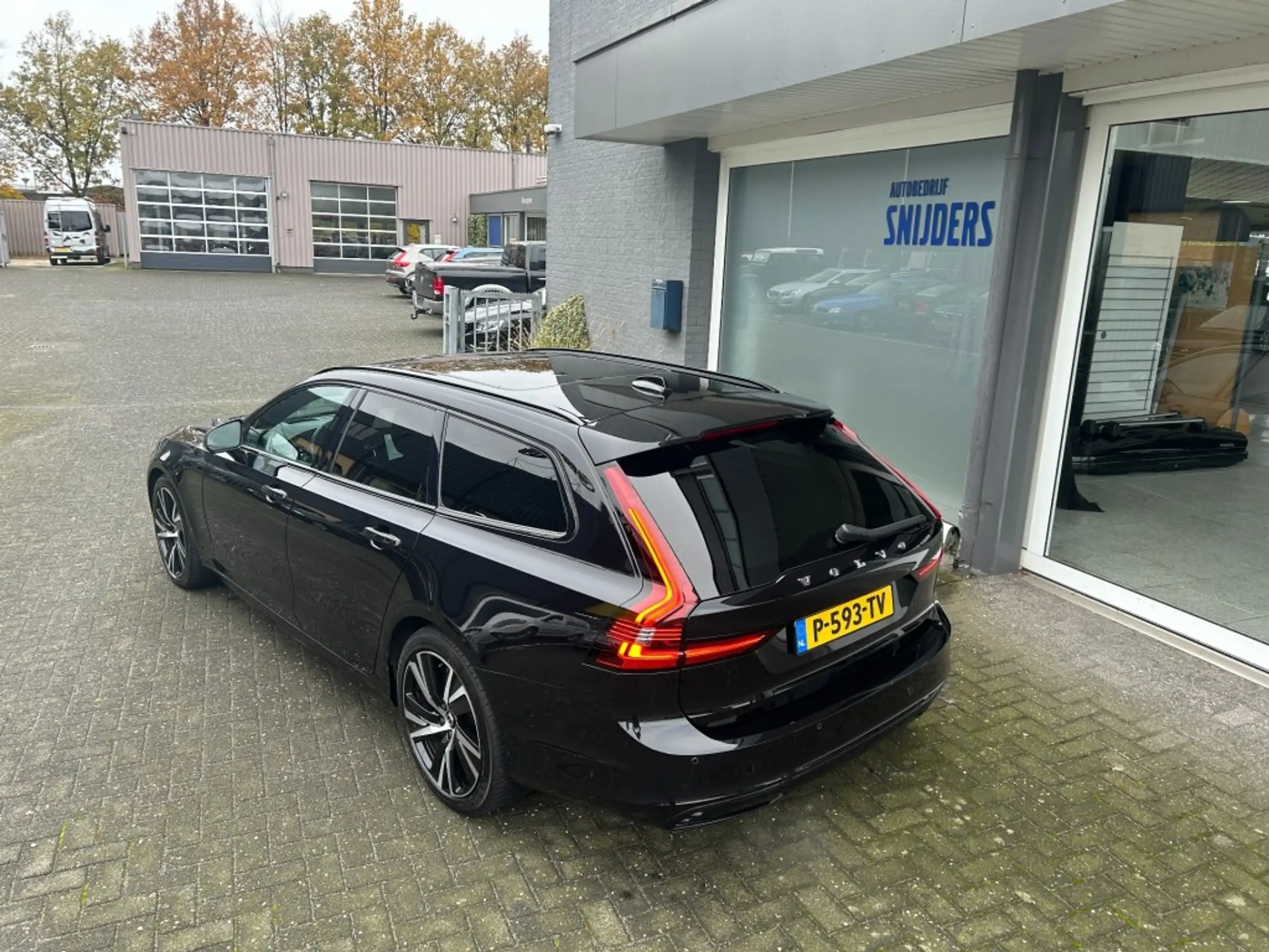 Volvo - V90