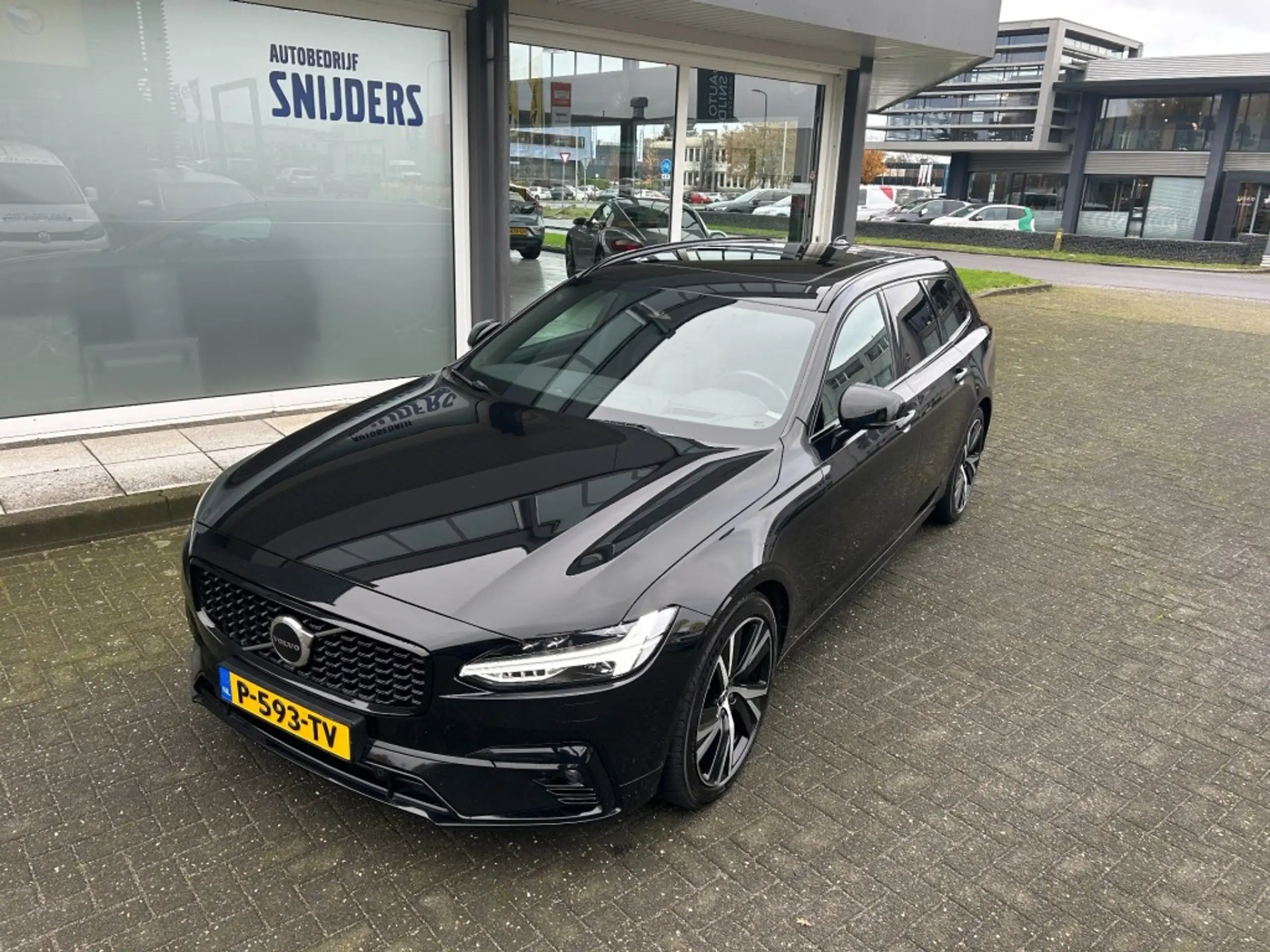 Volvo - V90