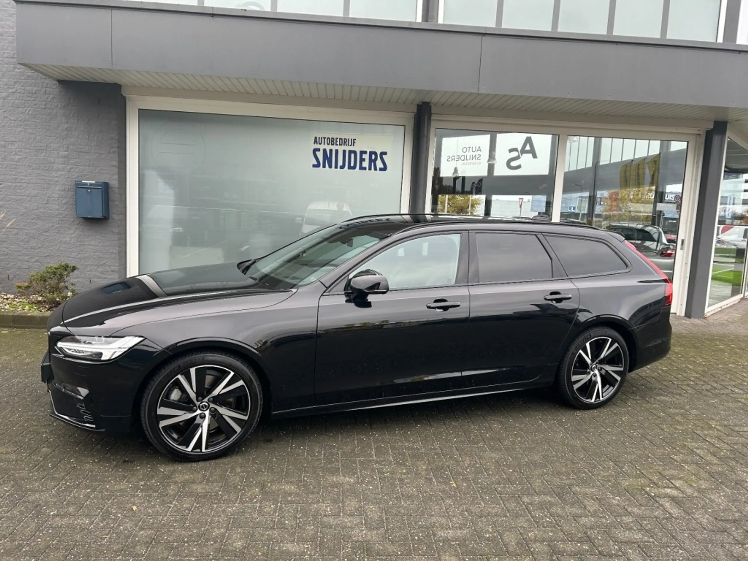 Volvo - V90