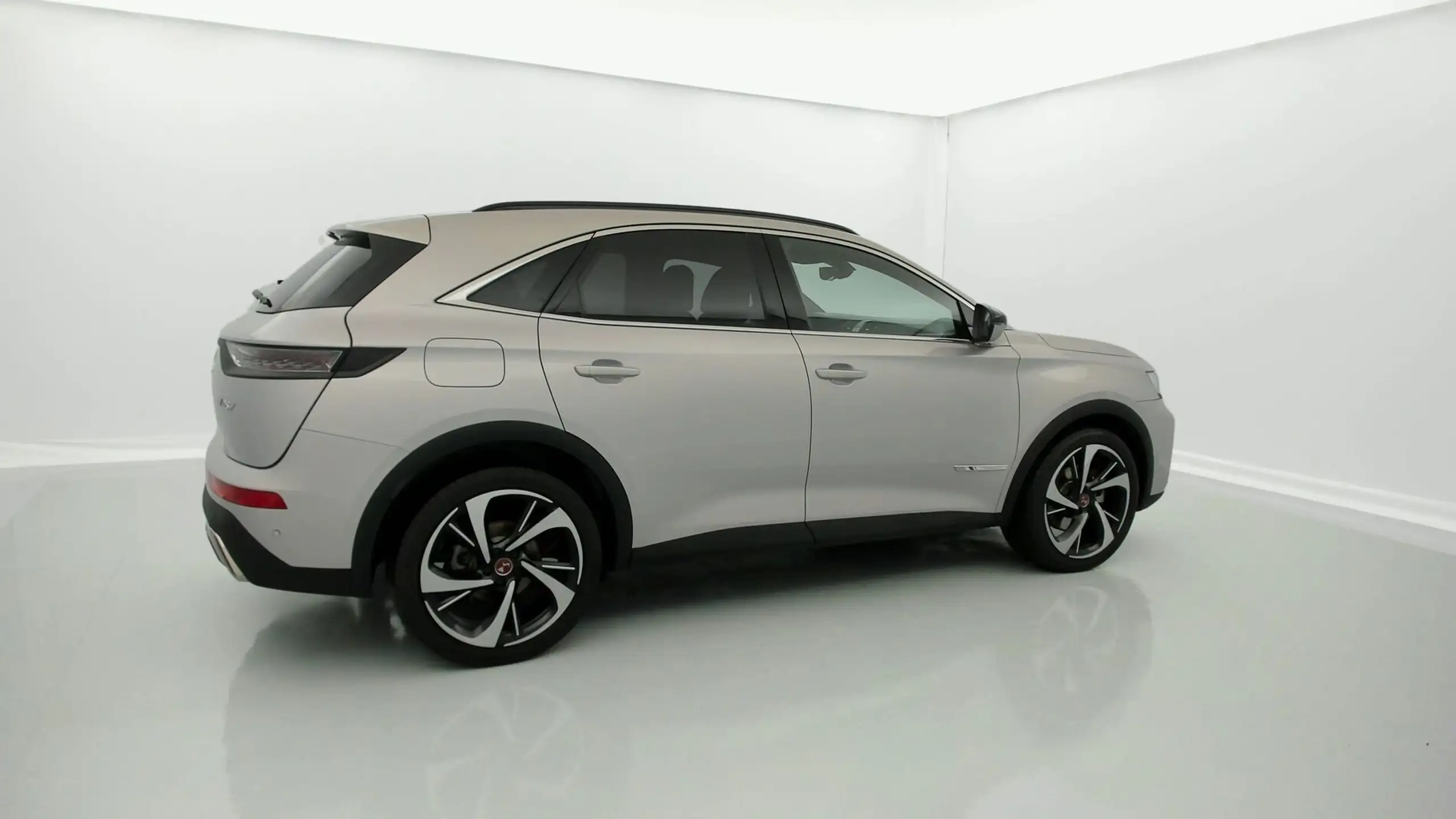 DS Automobiles - DS 7 Crossback