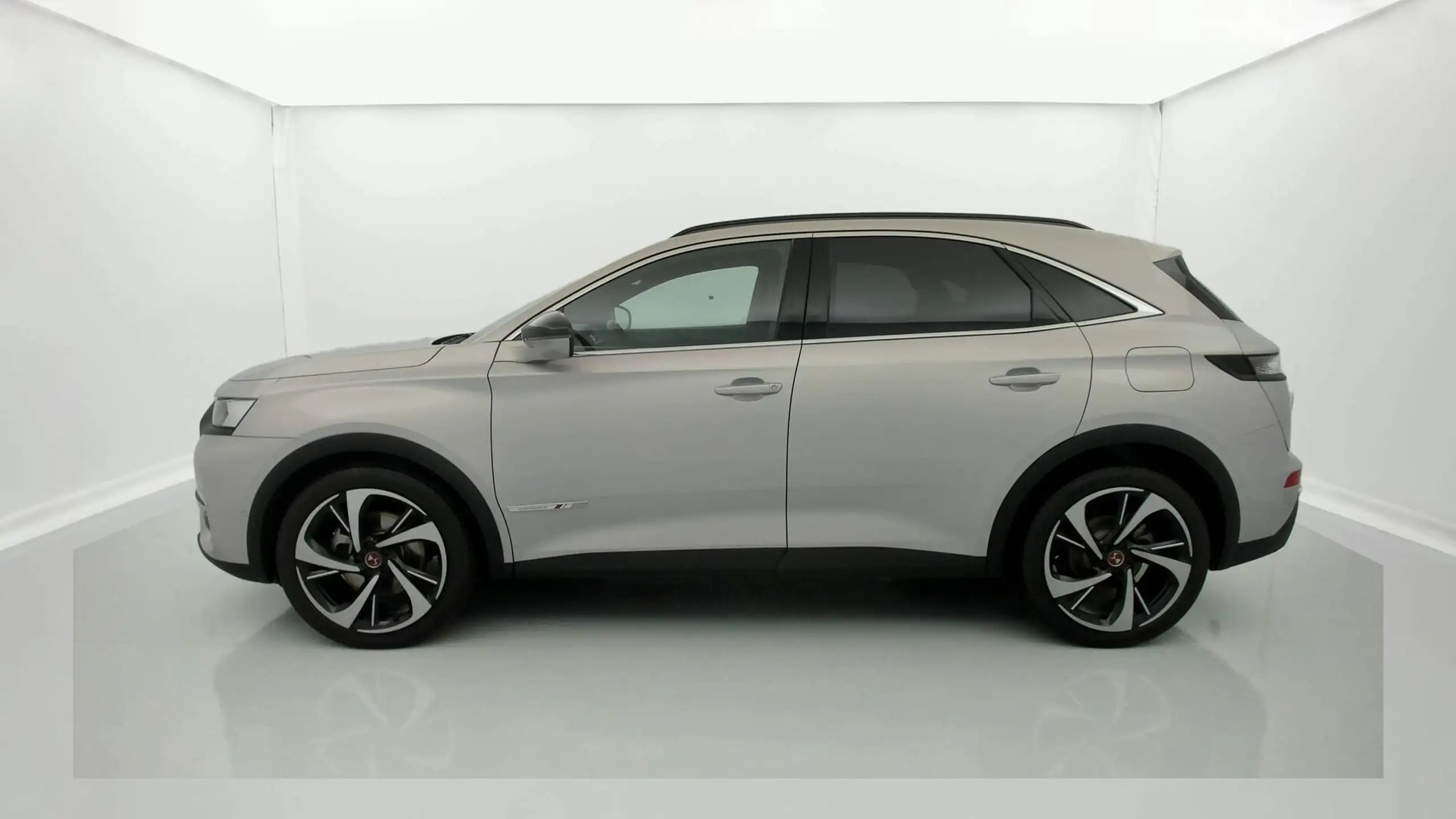 DS Automobiles - DS 7 Crossback