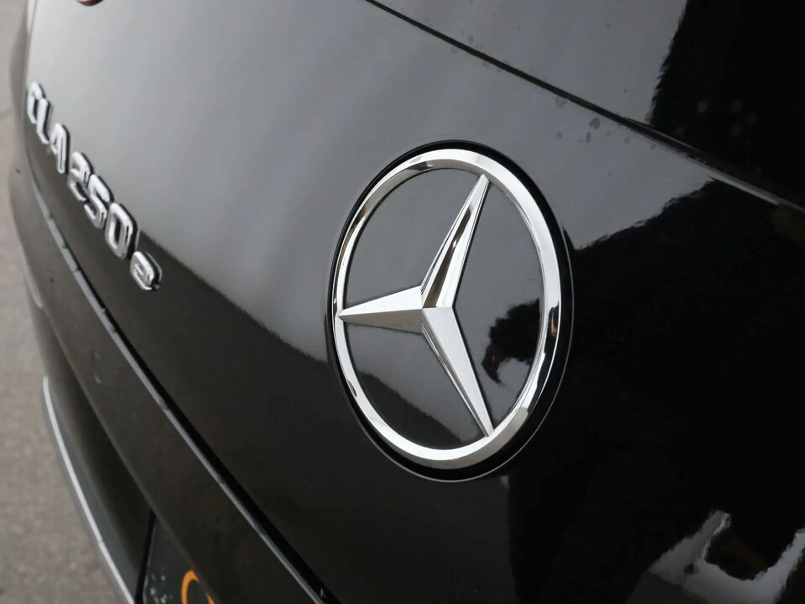 Mercedes-Benz - CLA 250