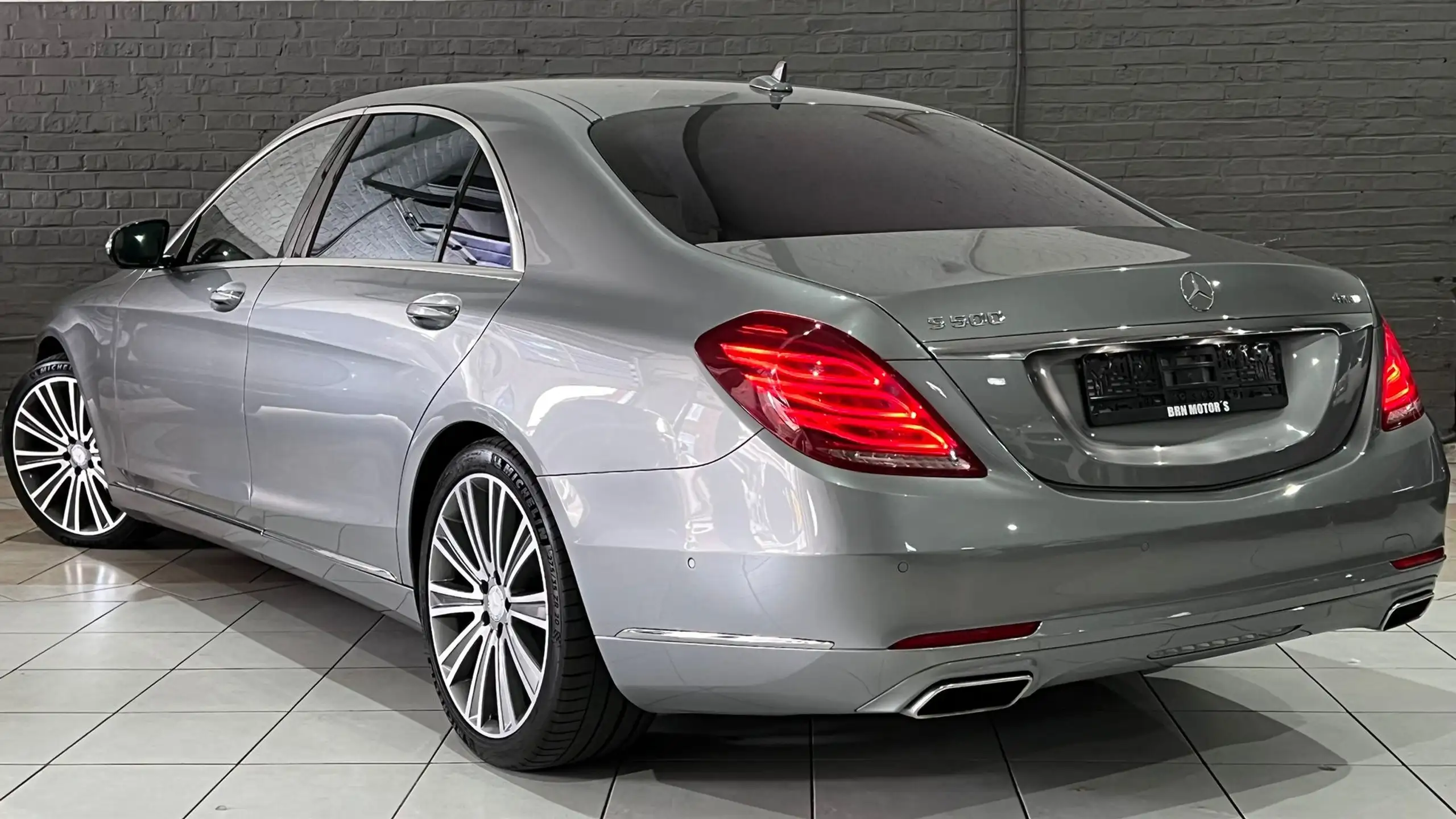 Mercedes-Benz - S 500