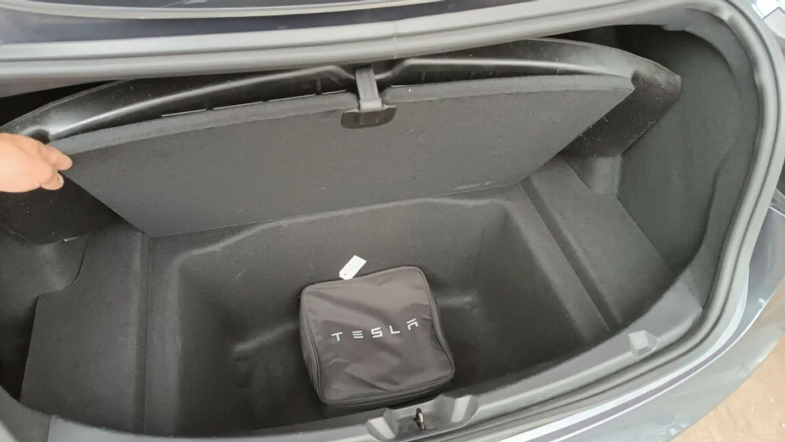 Tesla - Model 3