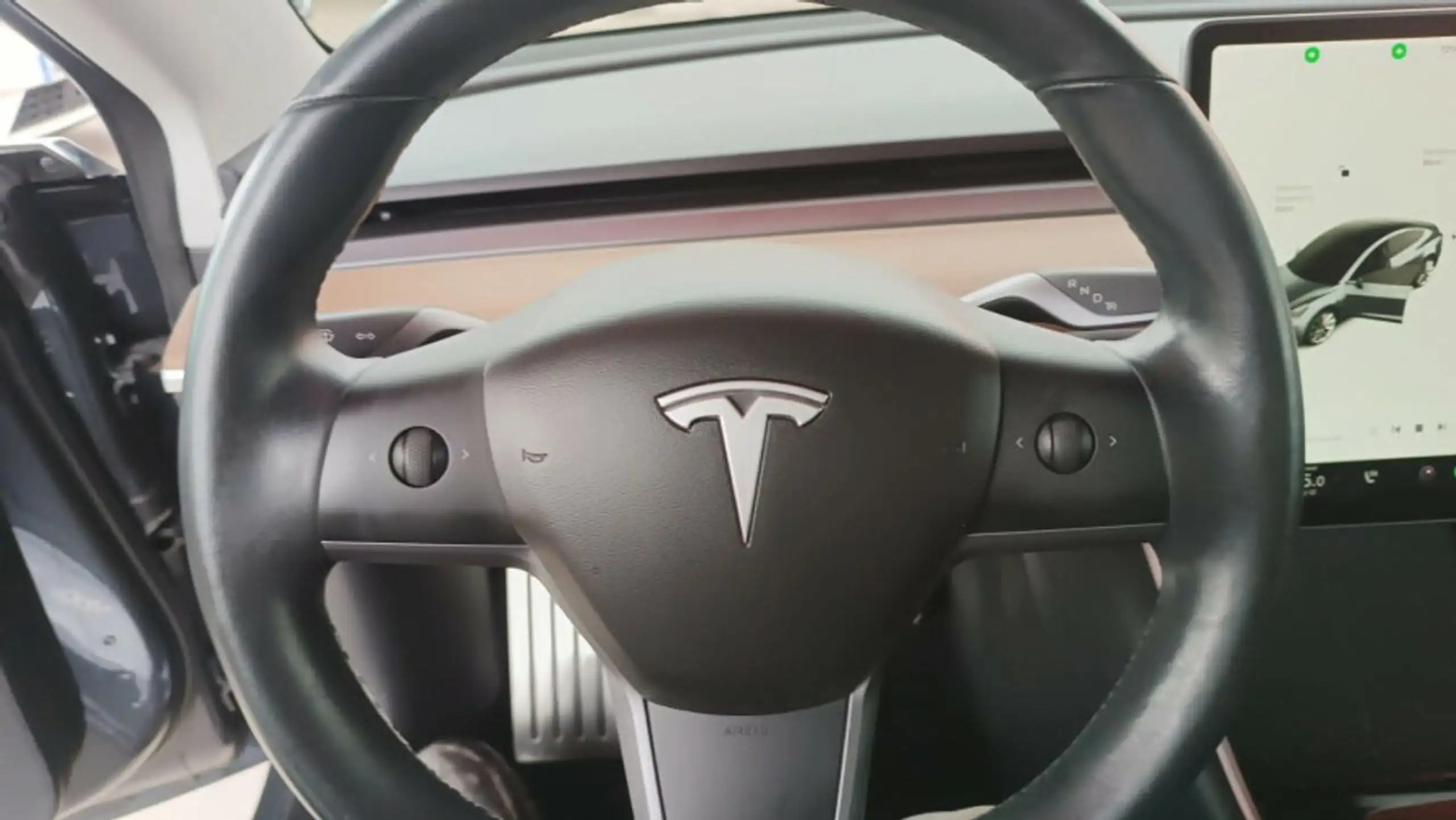 Tesla - Model 3