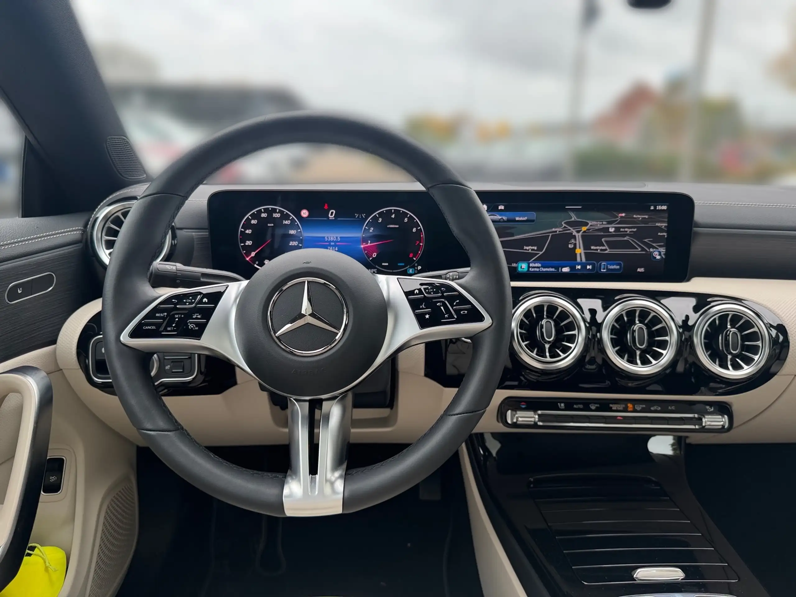 Mercedes-Benz - CLA 180