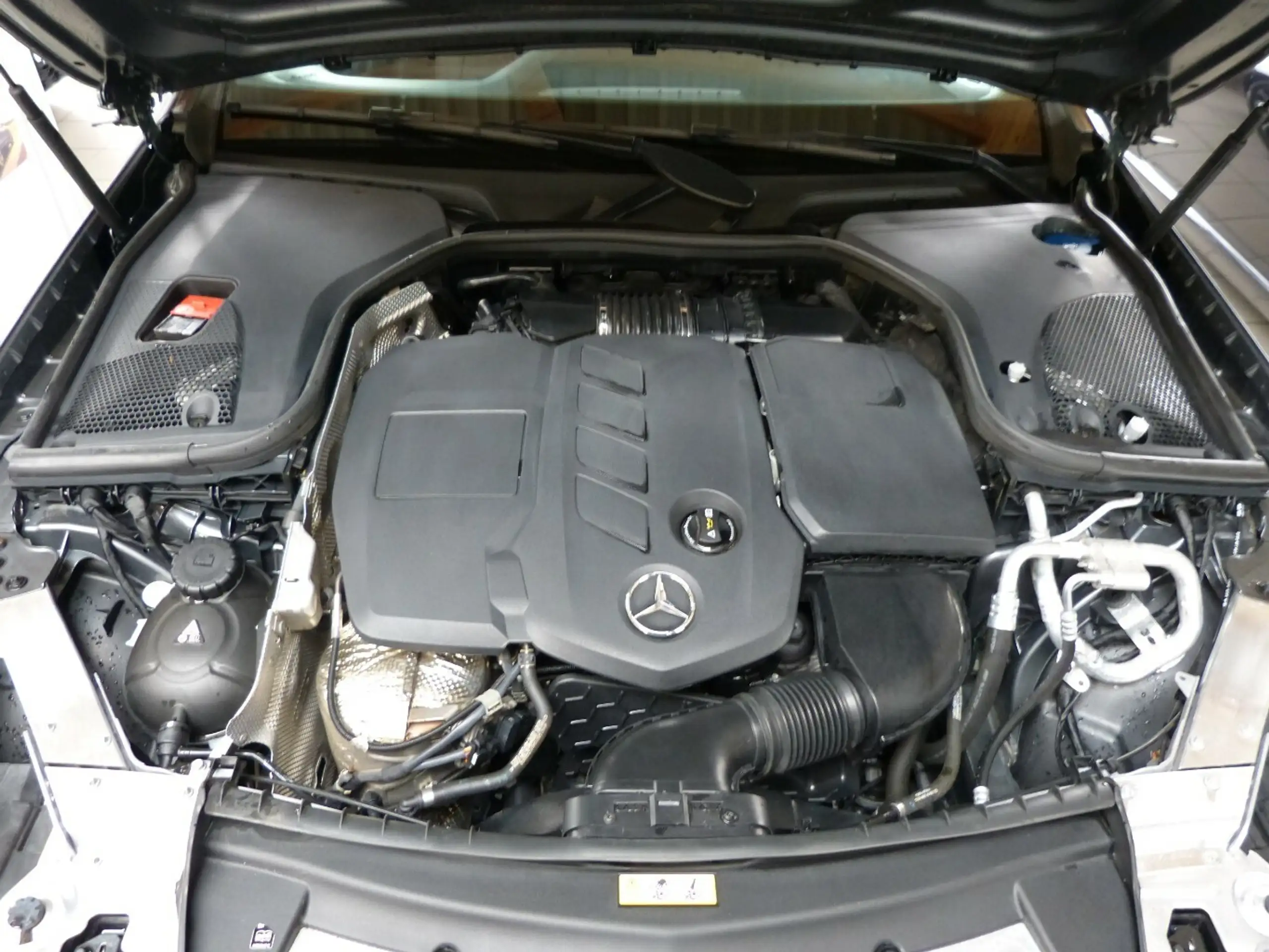 Mercedes-Benz - E 220