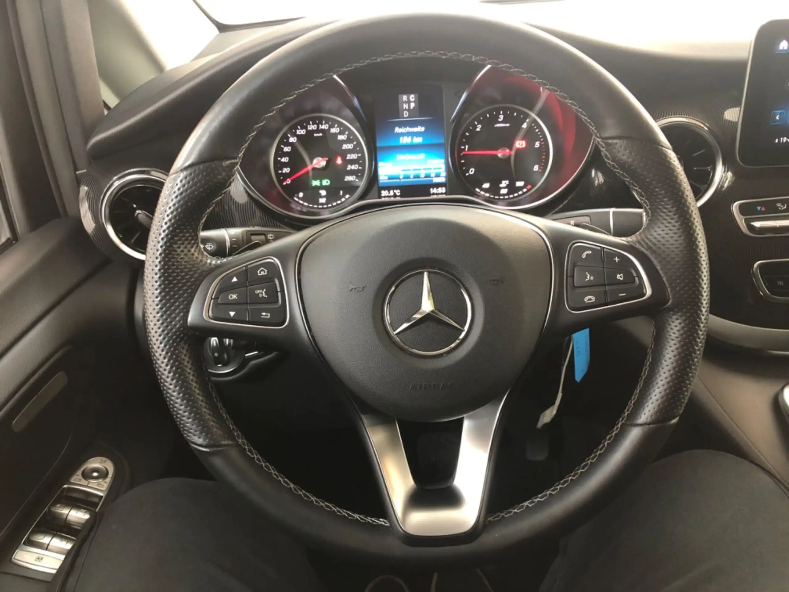 Mercedes-Benz - V 220