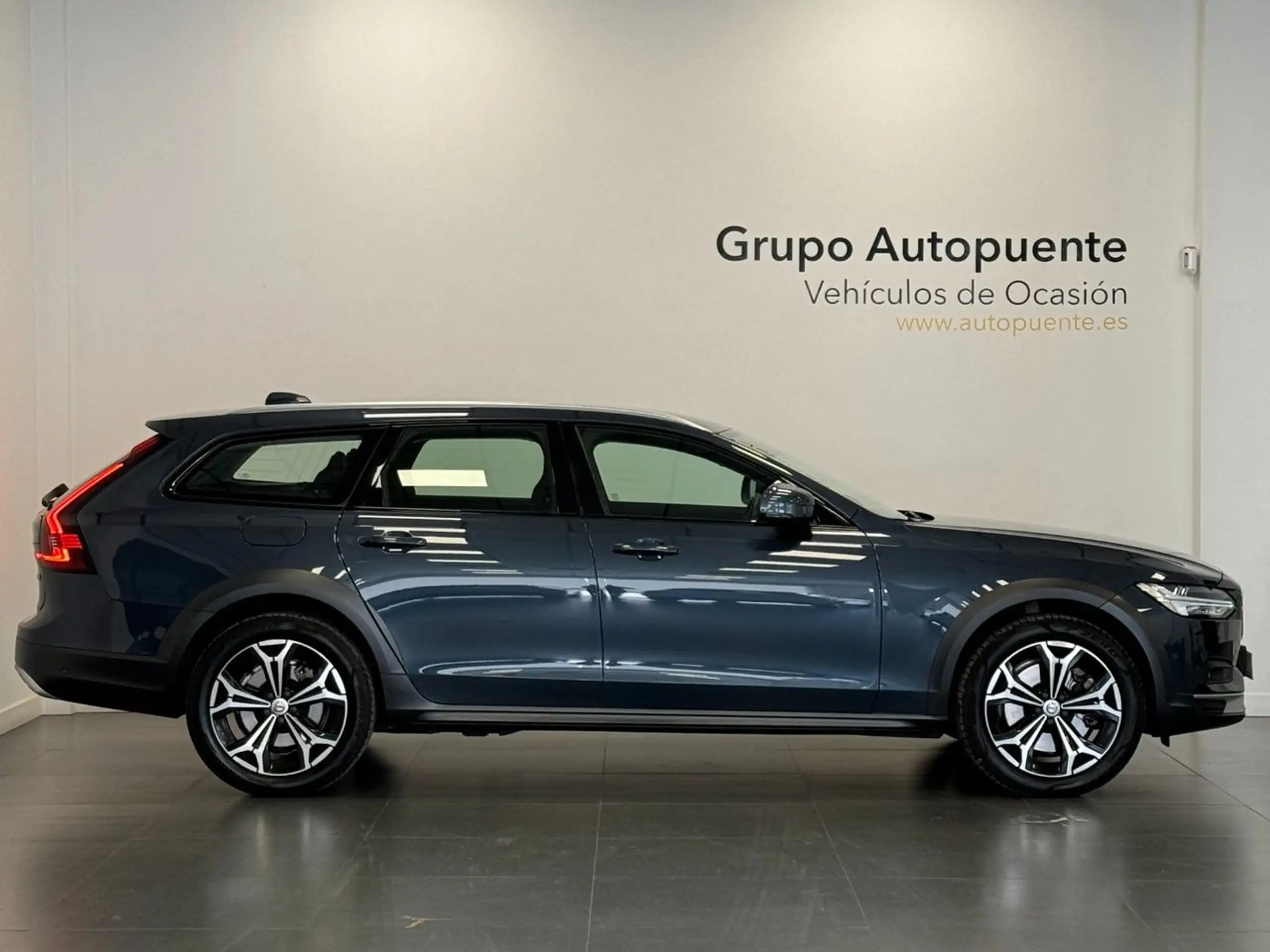 Volvo - V90 Cross Country