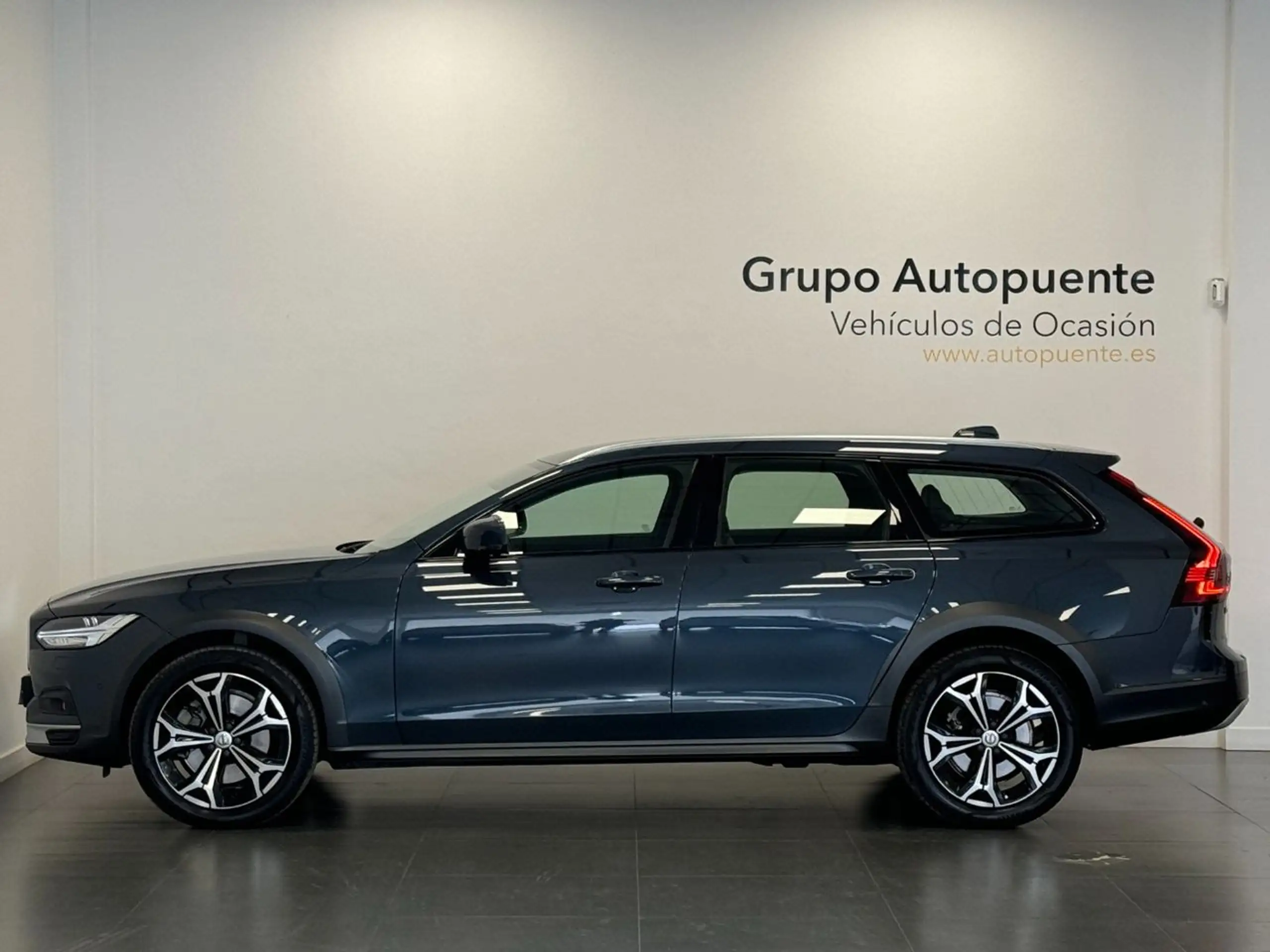 Volvo - V90 Cross Country