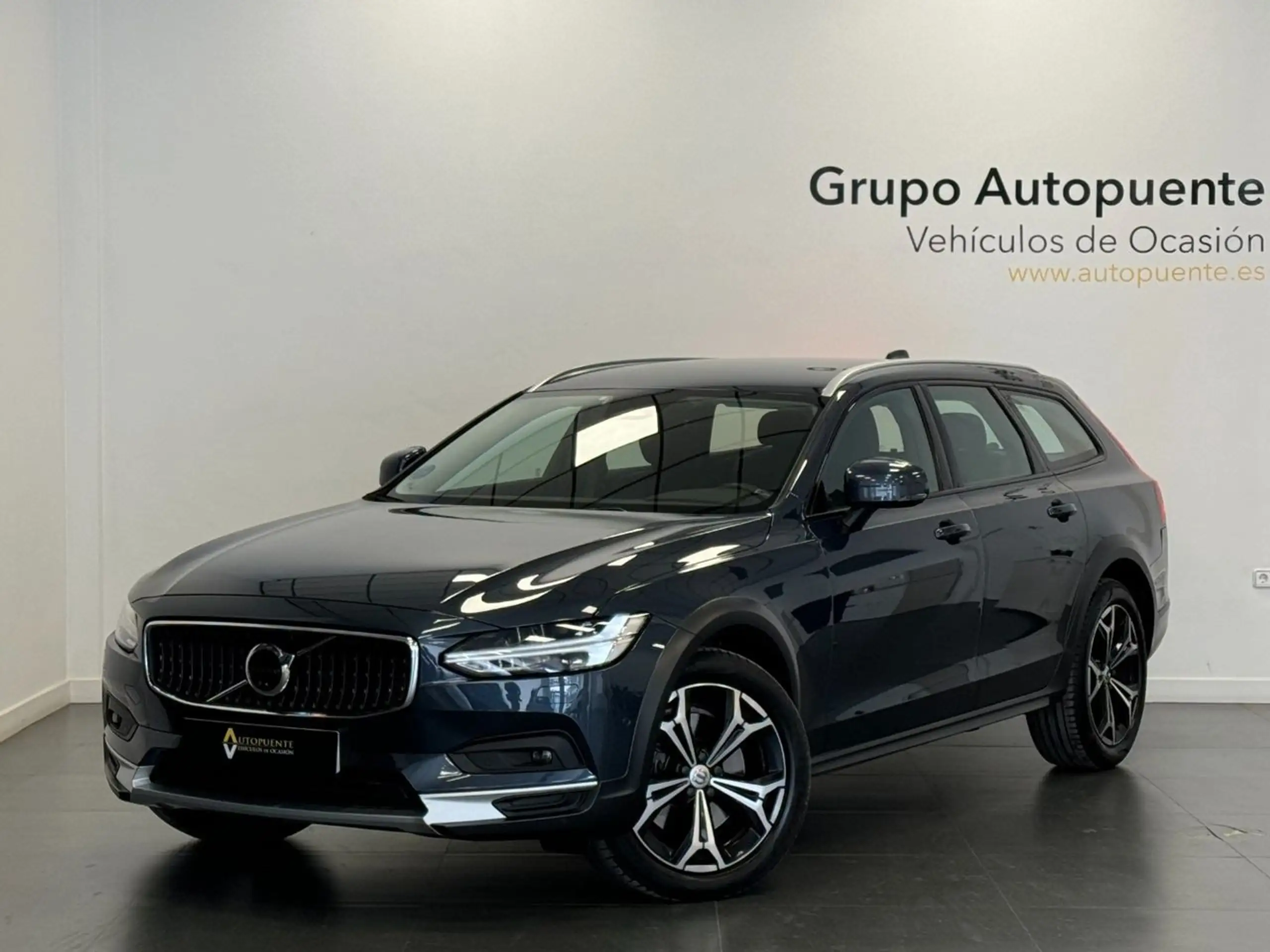 Volvo - V90 Cross Country