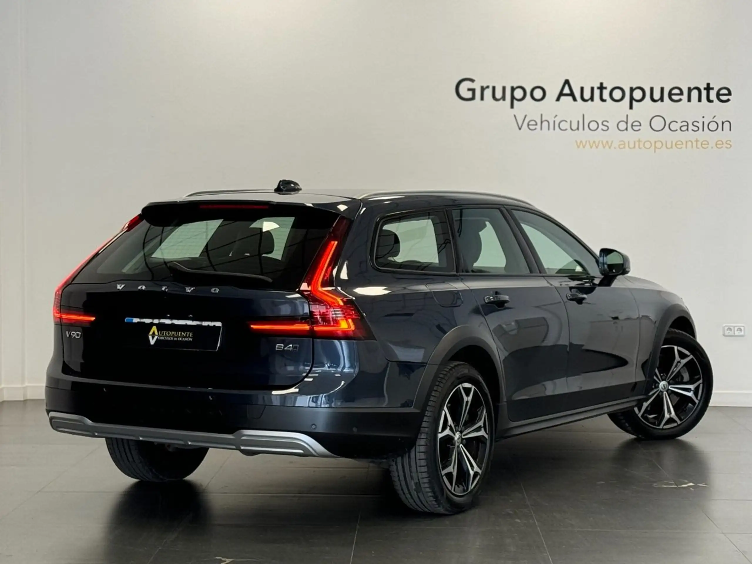 Volvo - V90 Cross Country